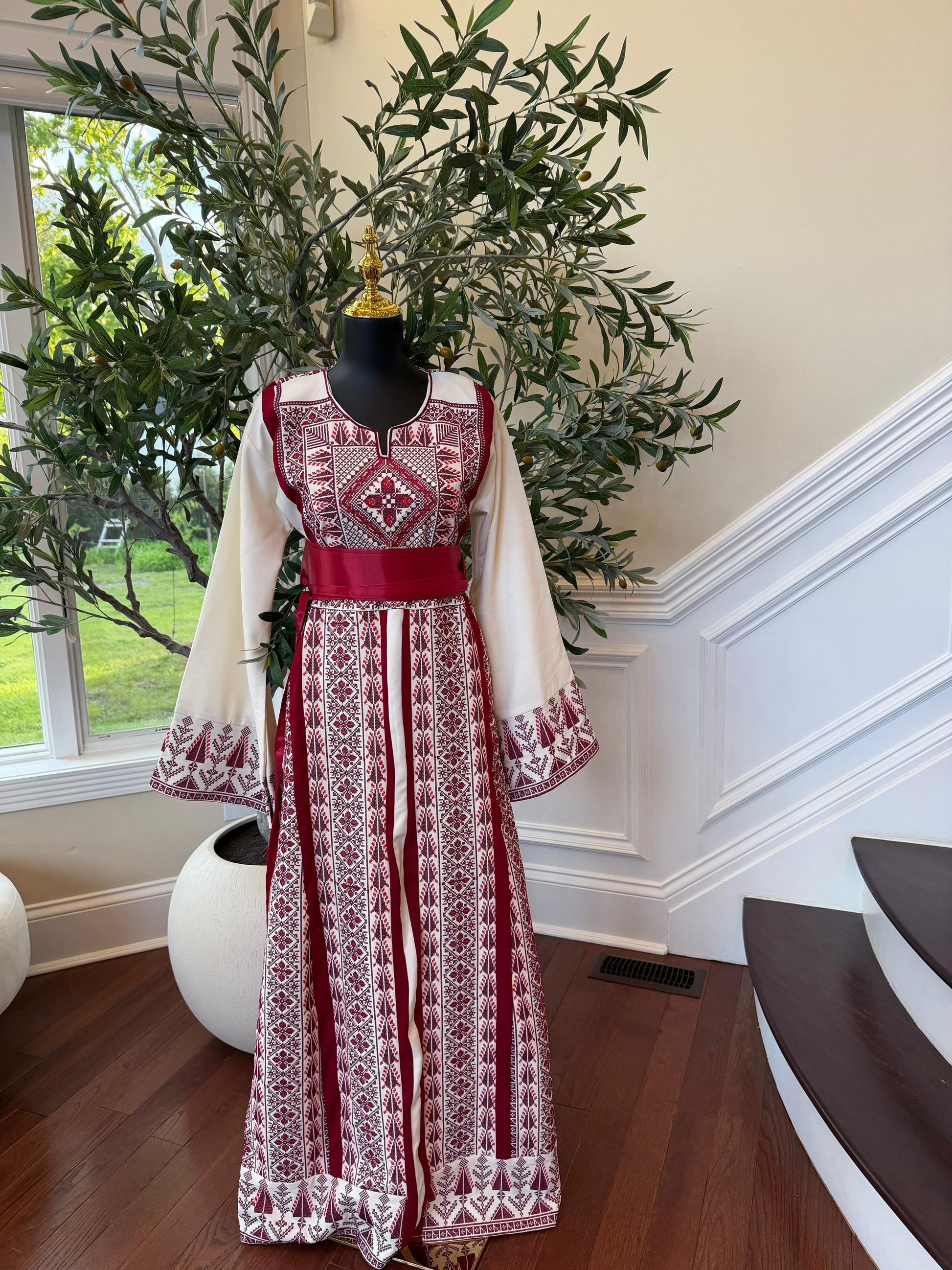 White Traditional Embroidery Red Tatreez Thobe