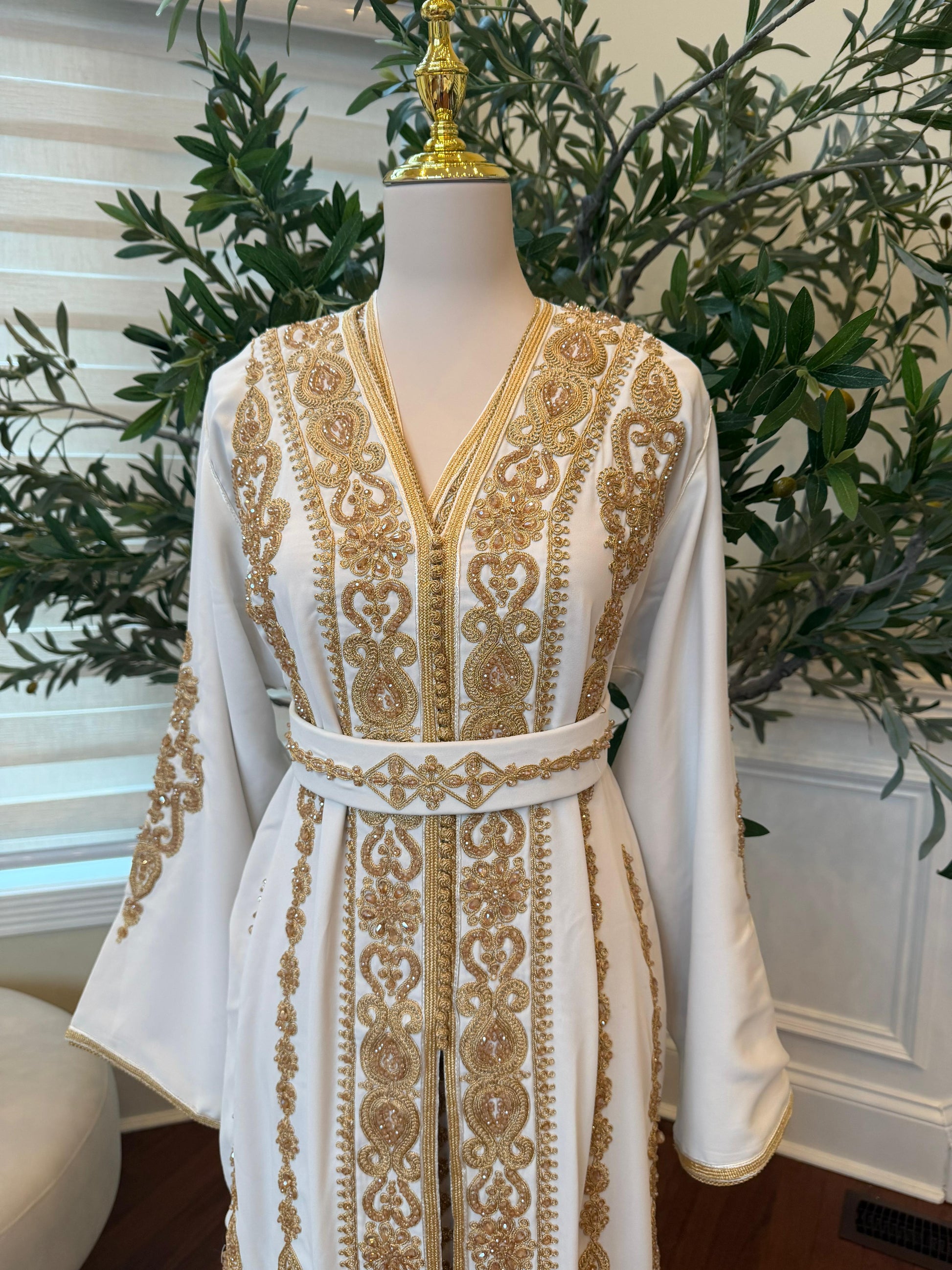 White Embroidery Golden Charm Kuftan
