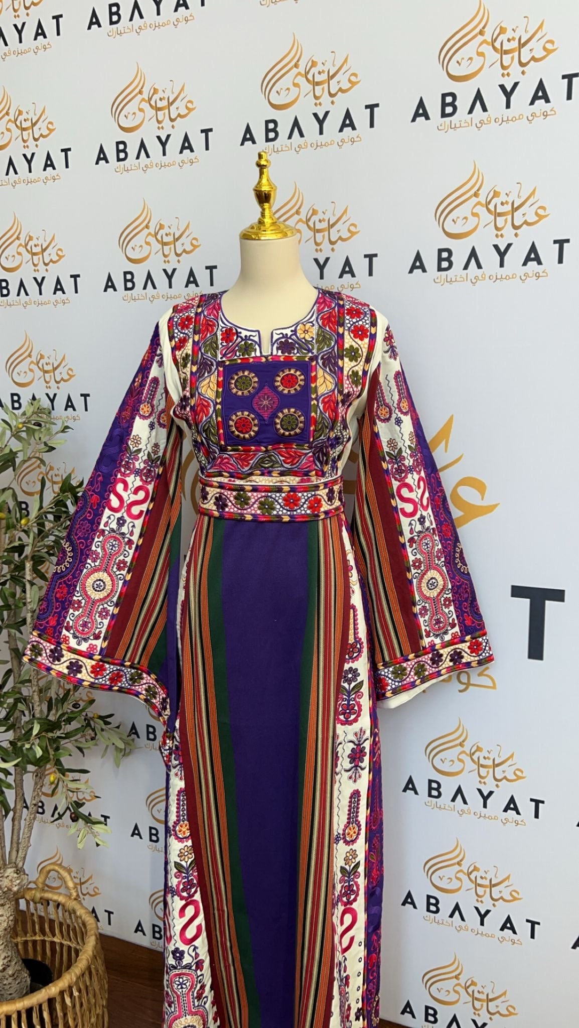 Elegant Purple Majdalawi Thobe / A