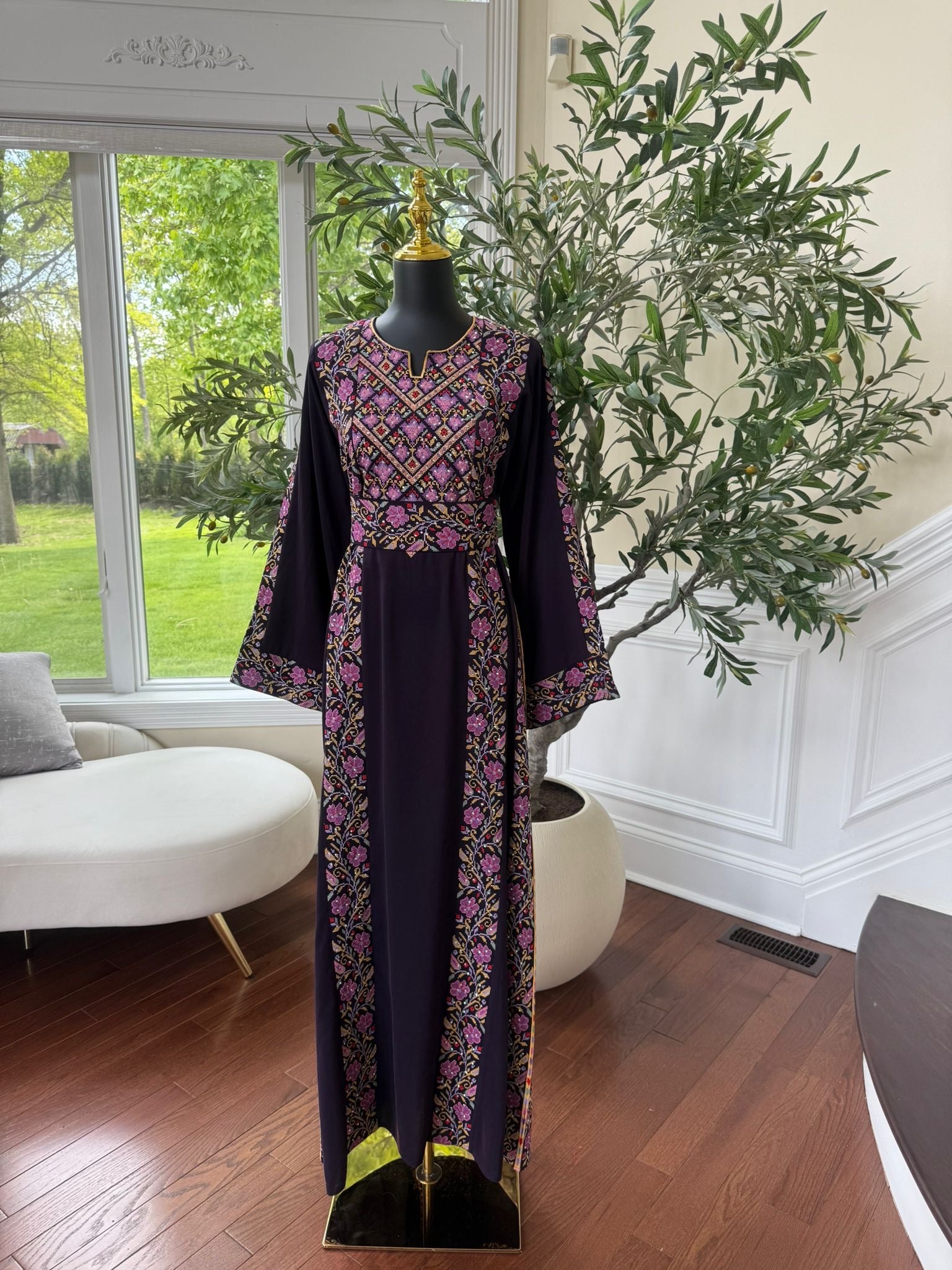 Elegant Purple Tatreez Thobe