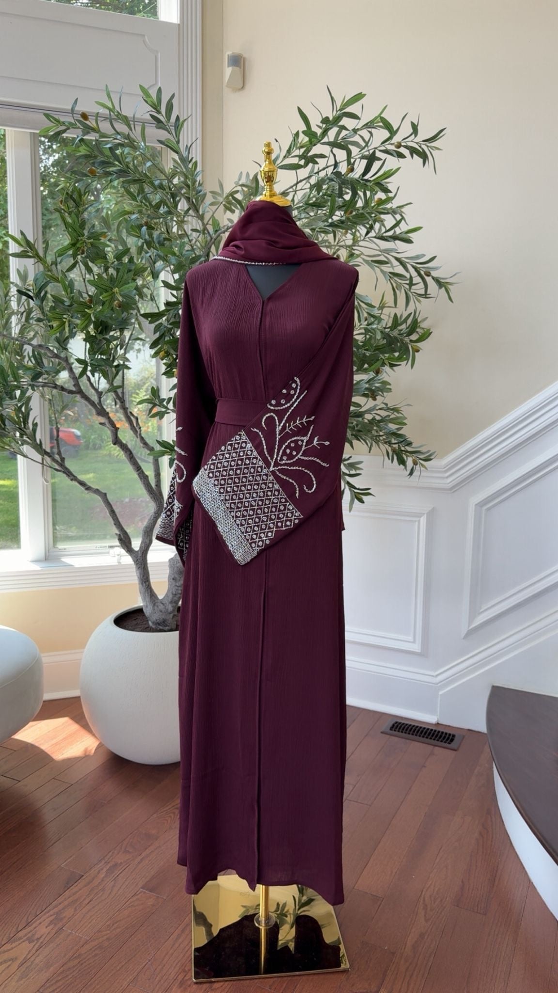 Burgundy Sleeve Essence Abaya