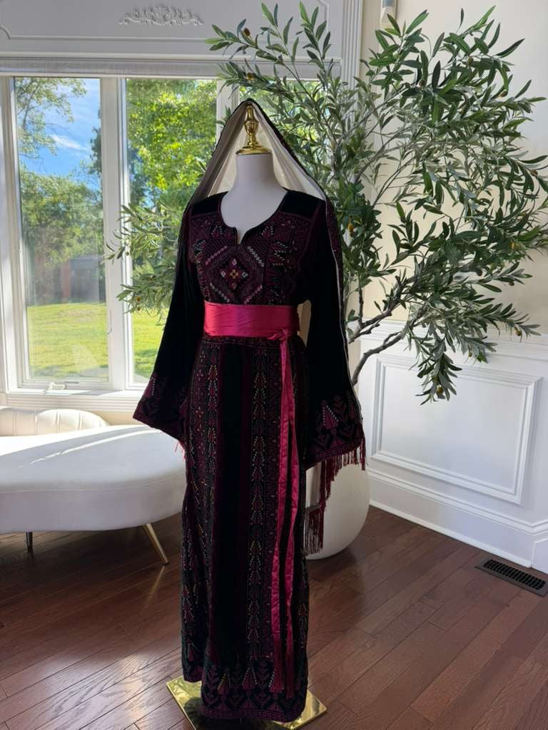 Velvet Green Embroidery Tatreez Thobe