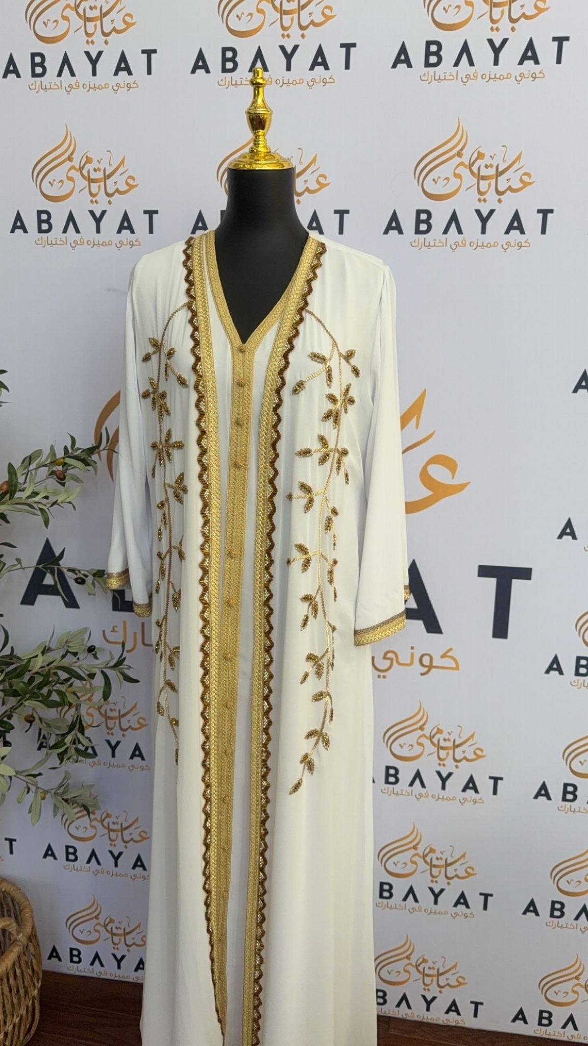 Elegant White Floral Kuftan