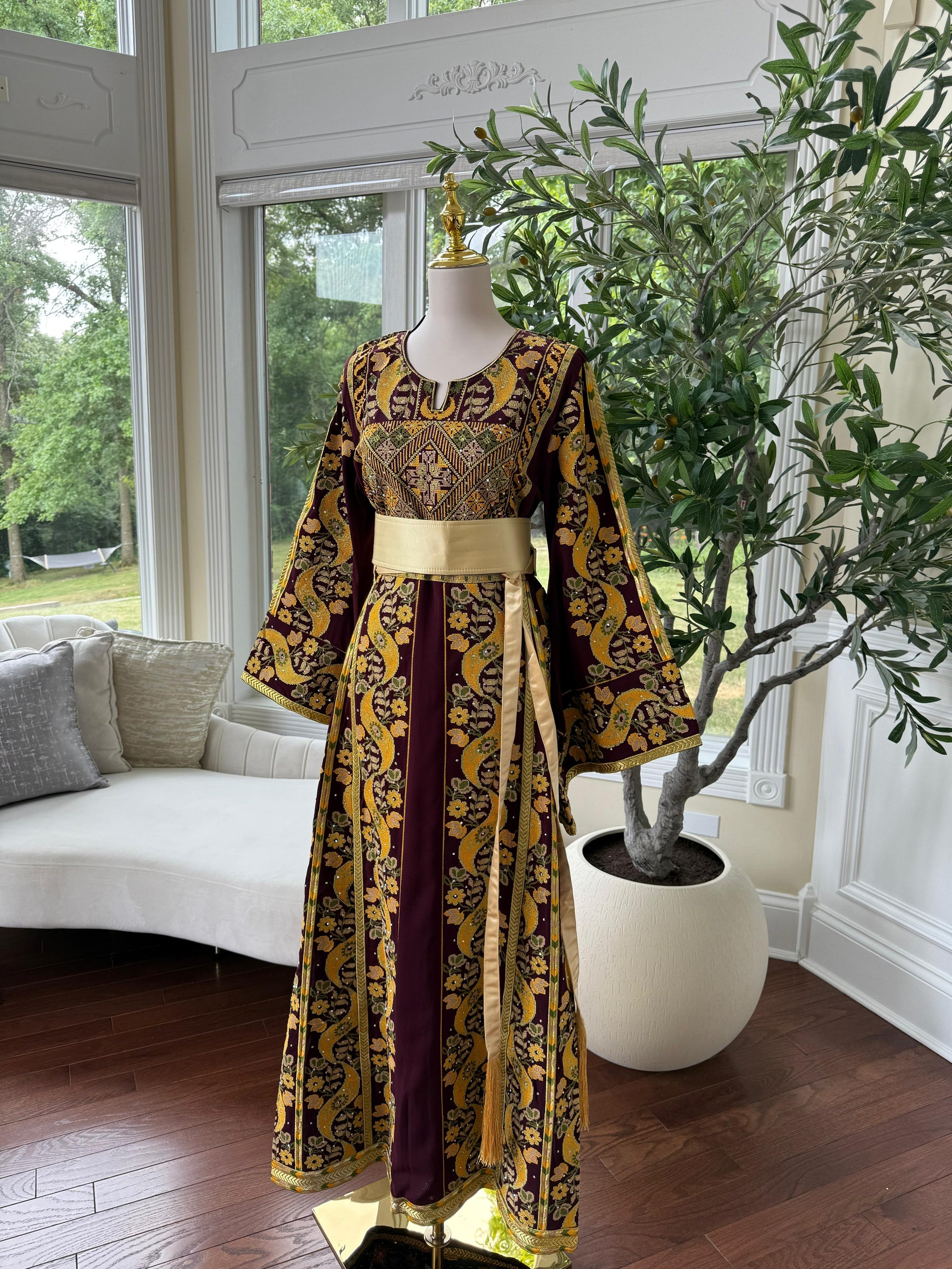 Elegant Golden Mulberry Tatreez Thobe