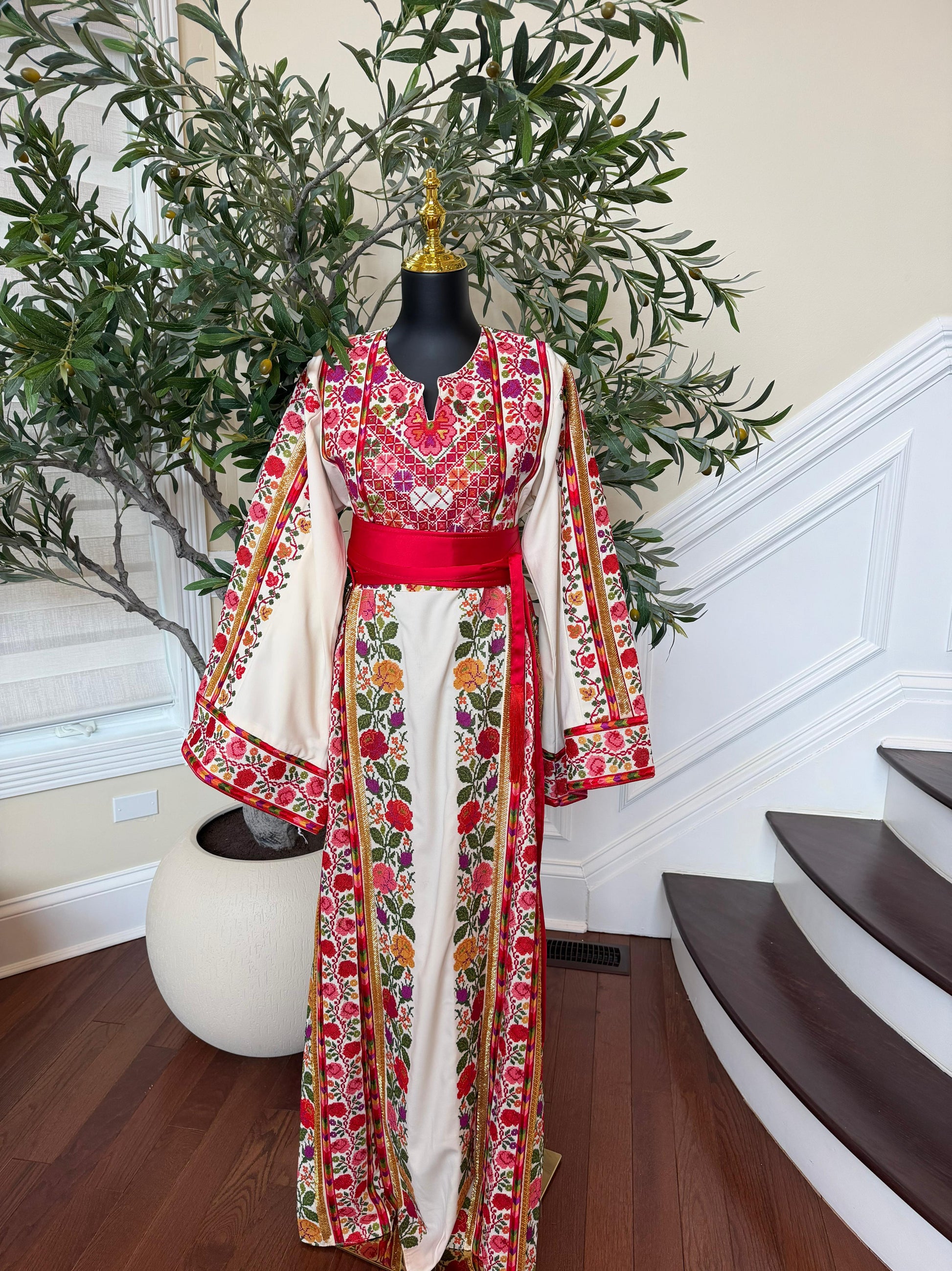 White Floral Embroidery Tatreez Thobe