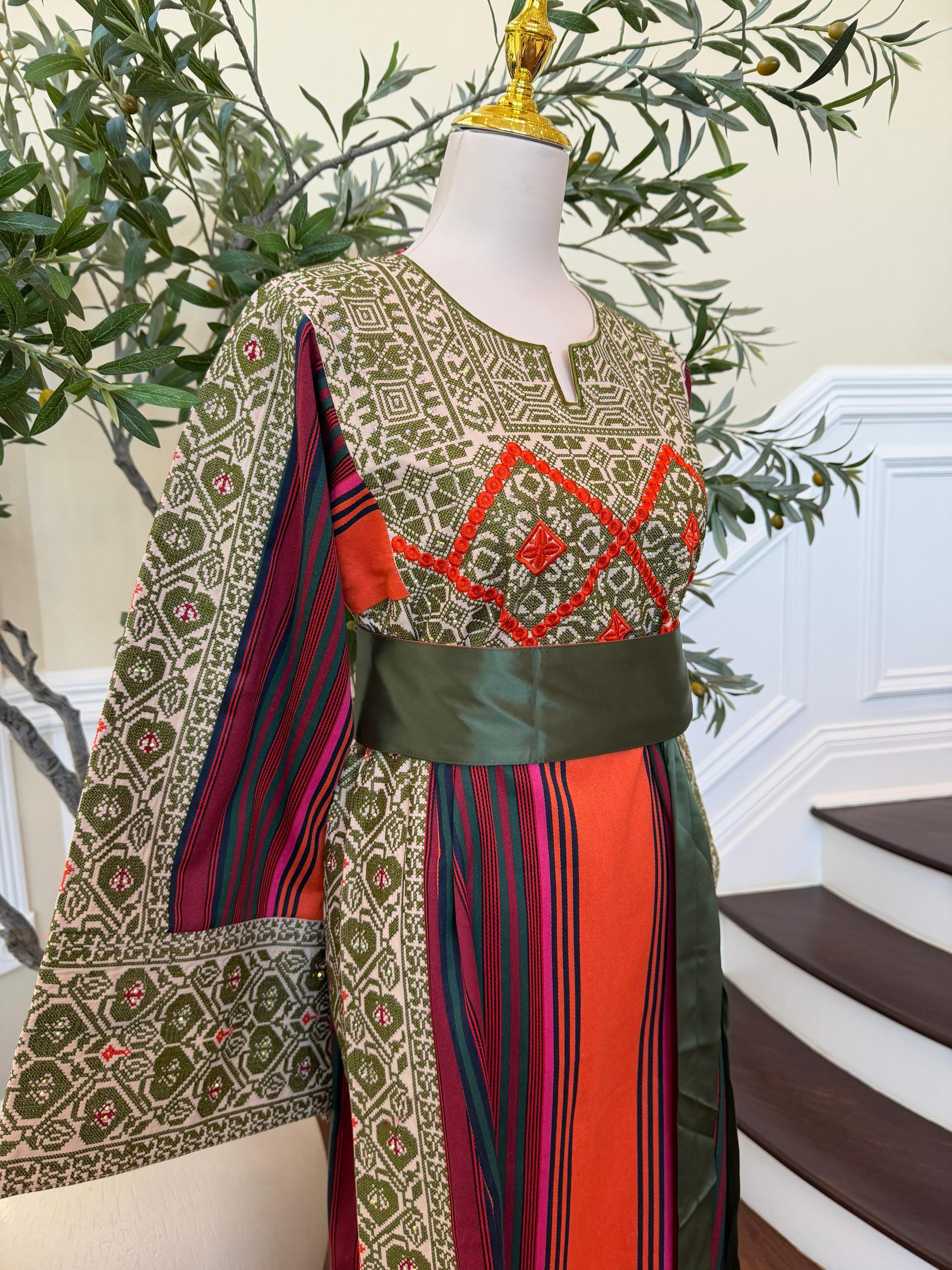 Olive Majesty Majdalawi Embroidered Tatreez Thobe