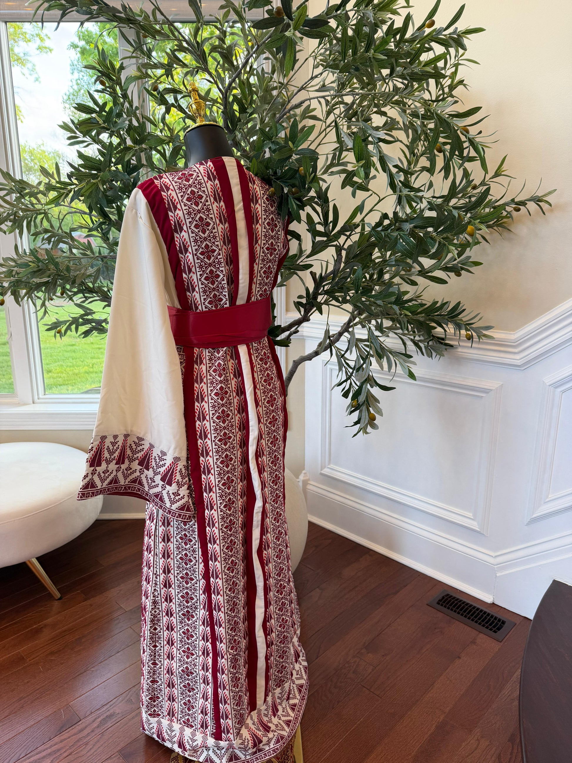 White Traditional Embroidery Red Tatreez Thobe