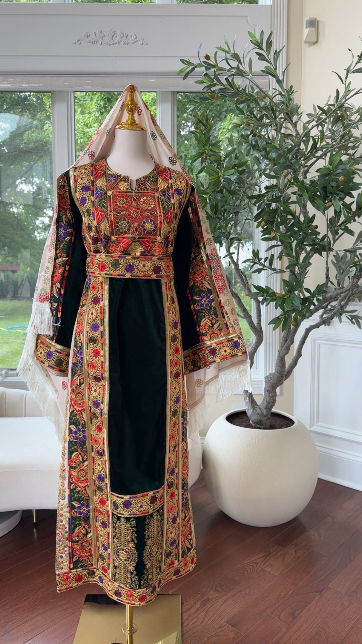 Velvet Green Tatreez Sabal Kharaz Thobe