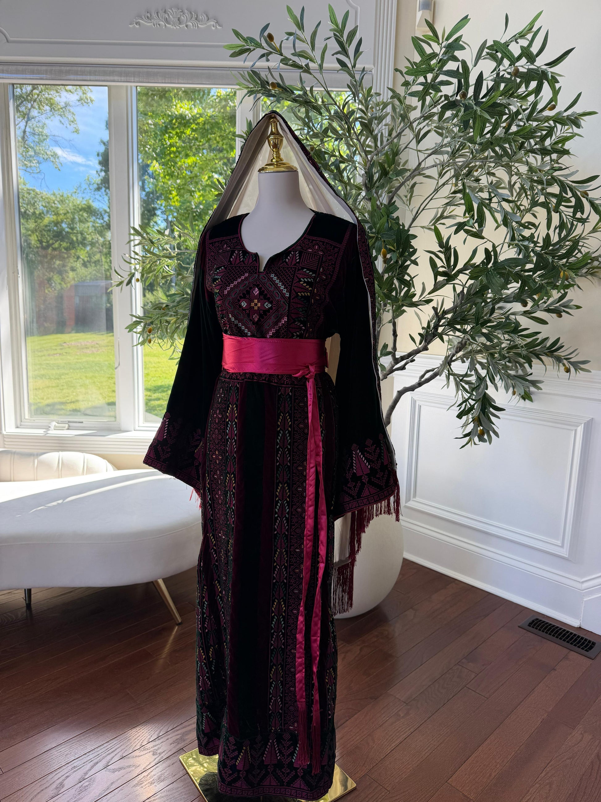 Velvet Green Embroidery Tatreez Thobe