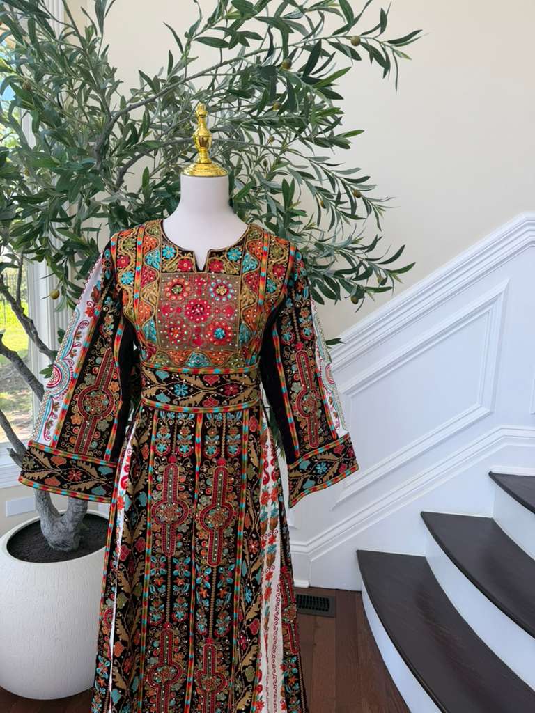 Embroidery Elegance Tatreez Thobe