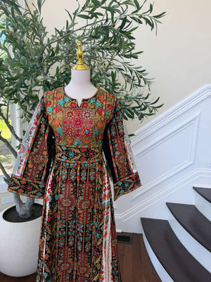 Embroidery Elegance Tatreez Thobe