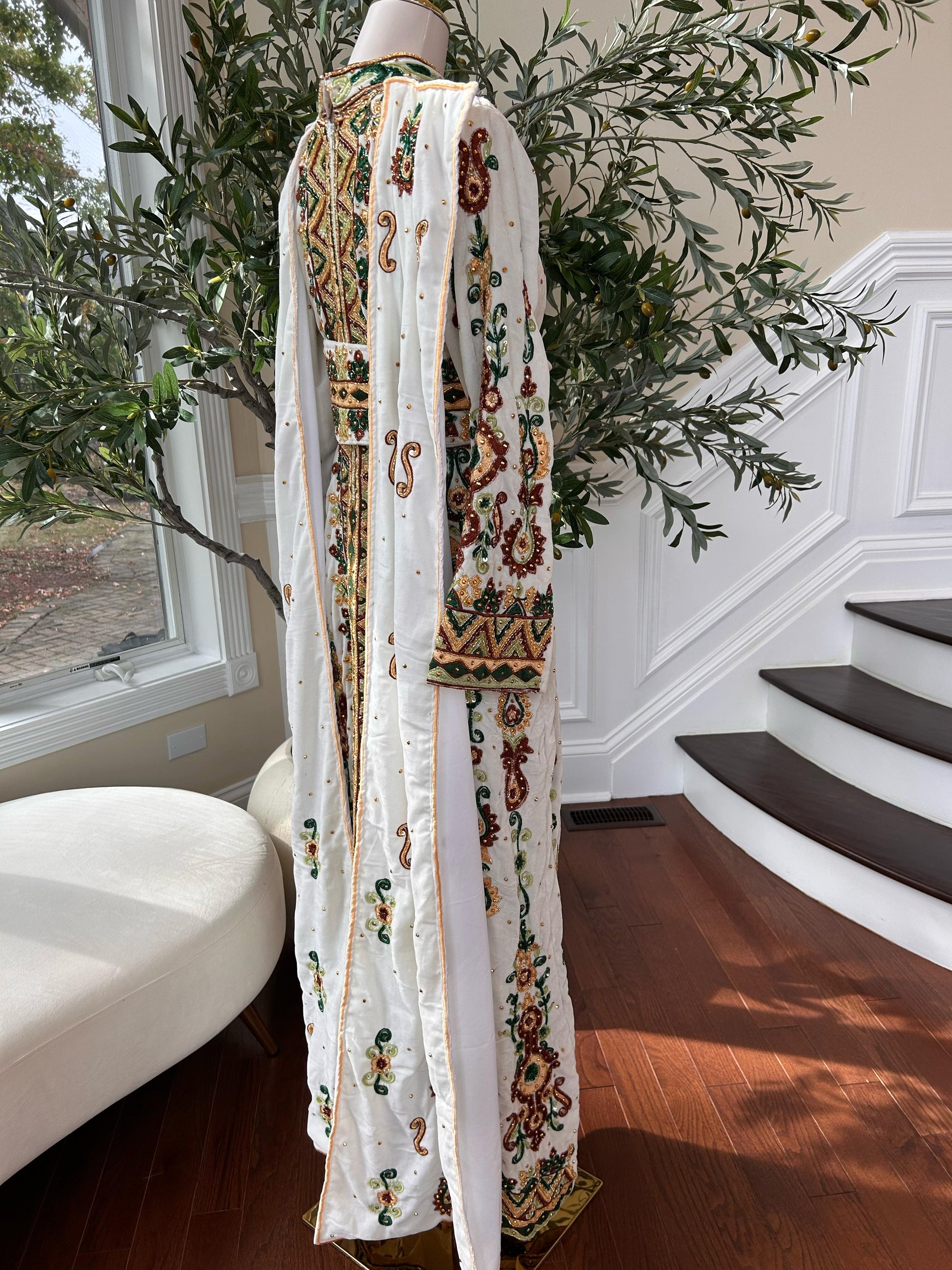 Royal Ivory White Embroidered & Stone Work Velvet Thobe