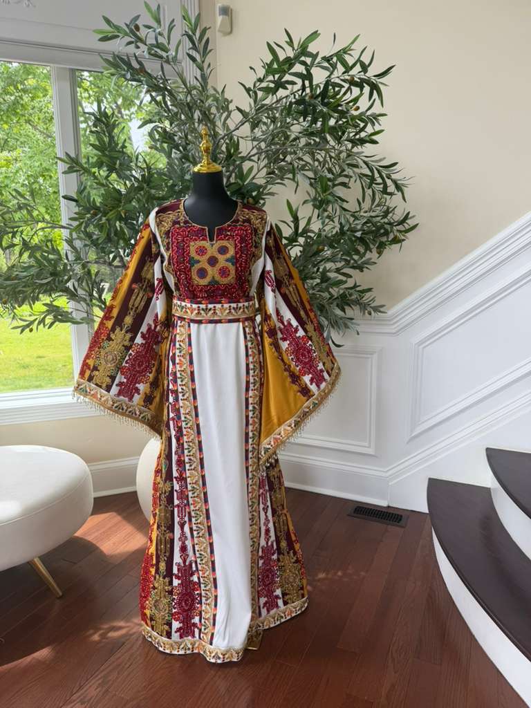 White Embroidery Tatreez Elegance Thobe