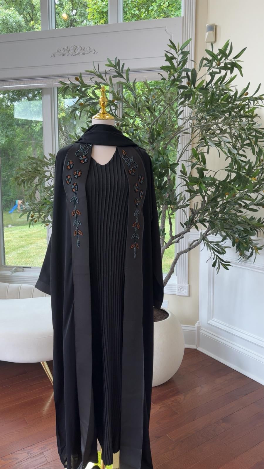 Nada Black Abaya – Floral & Elegant Detailing