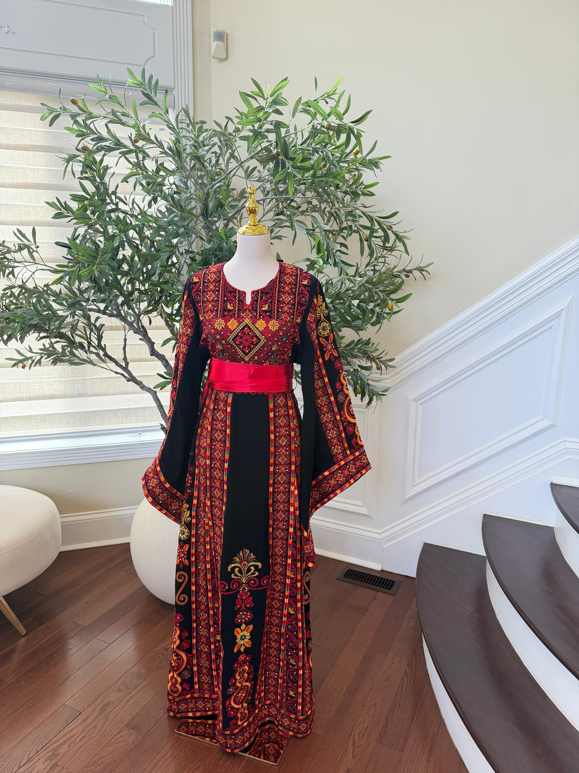 Embroidery Tatreez Bloom Red Thobe