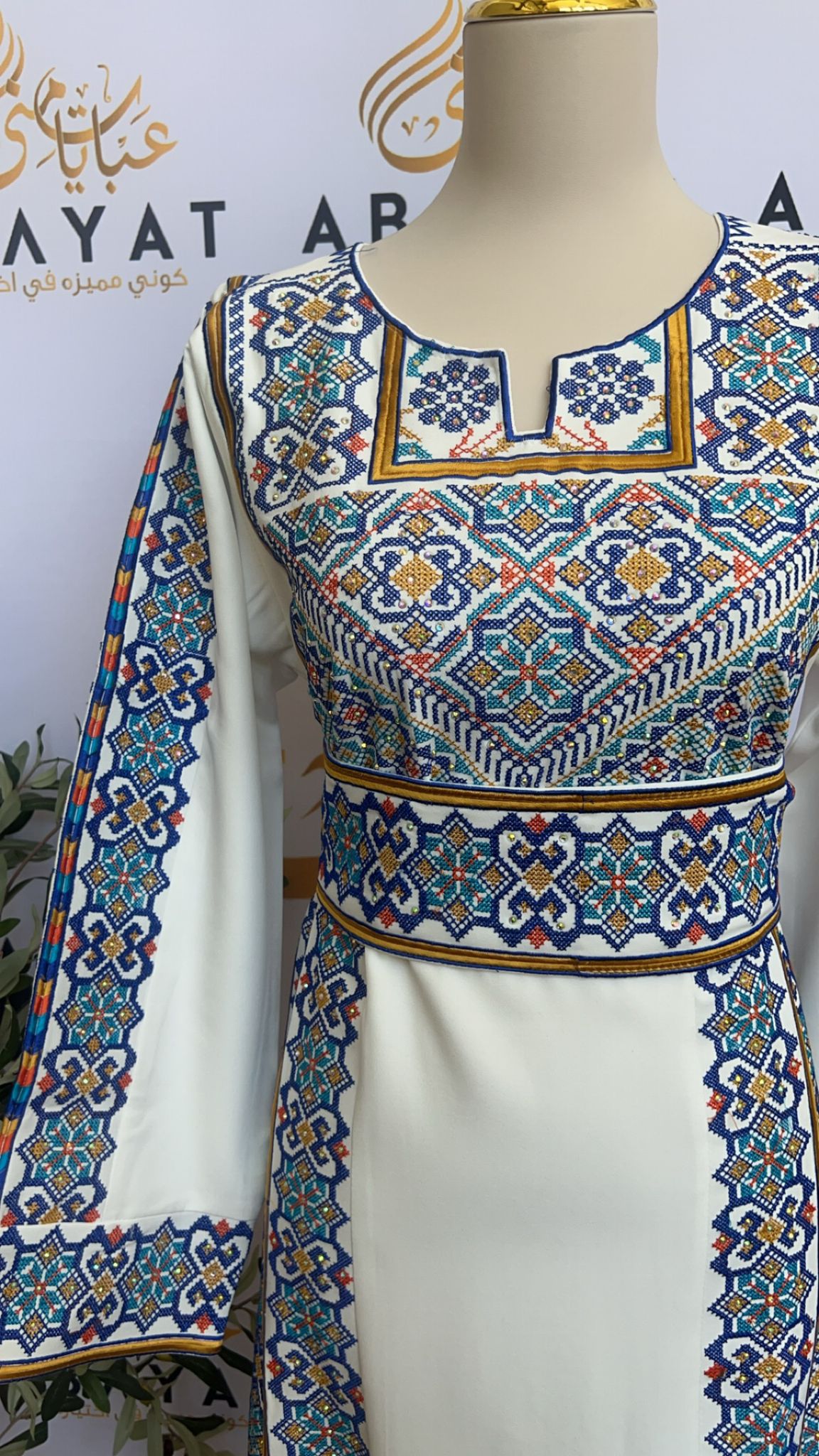 Elegant White/ Blue Traditional Thobe