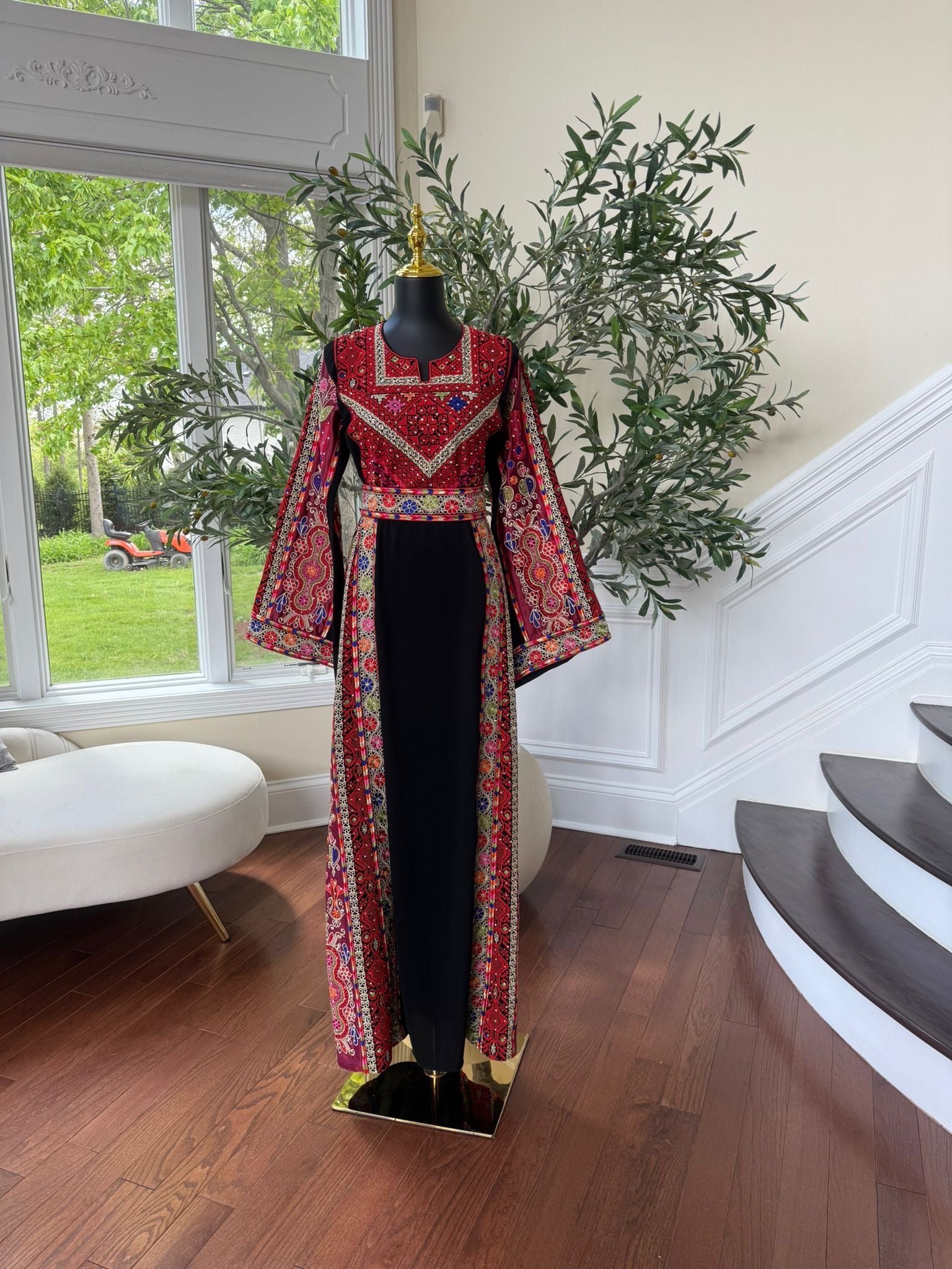 Elegant Black Tatreez Thobe / A