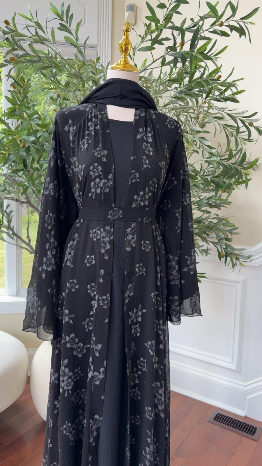 Black Blossom Flow Abaya