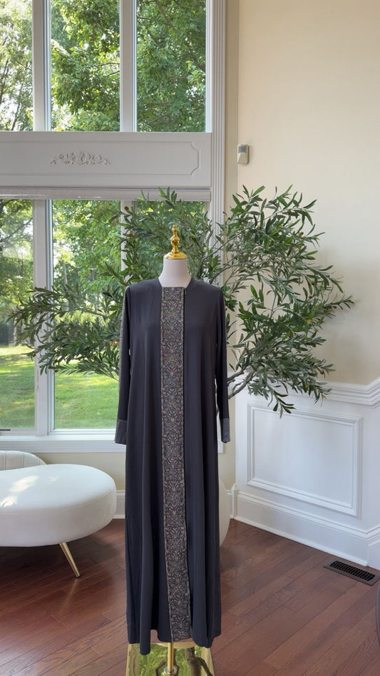 Grey Zipped Tatreez Abaya