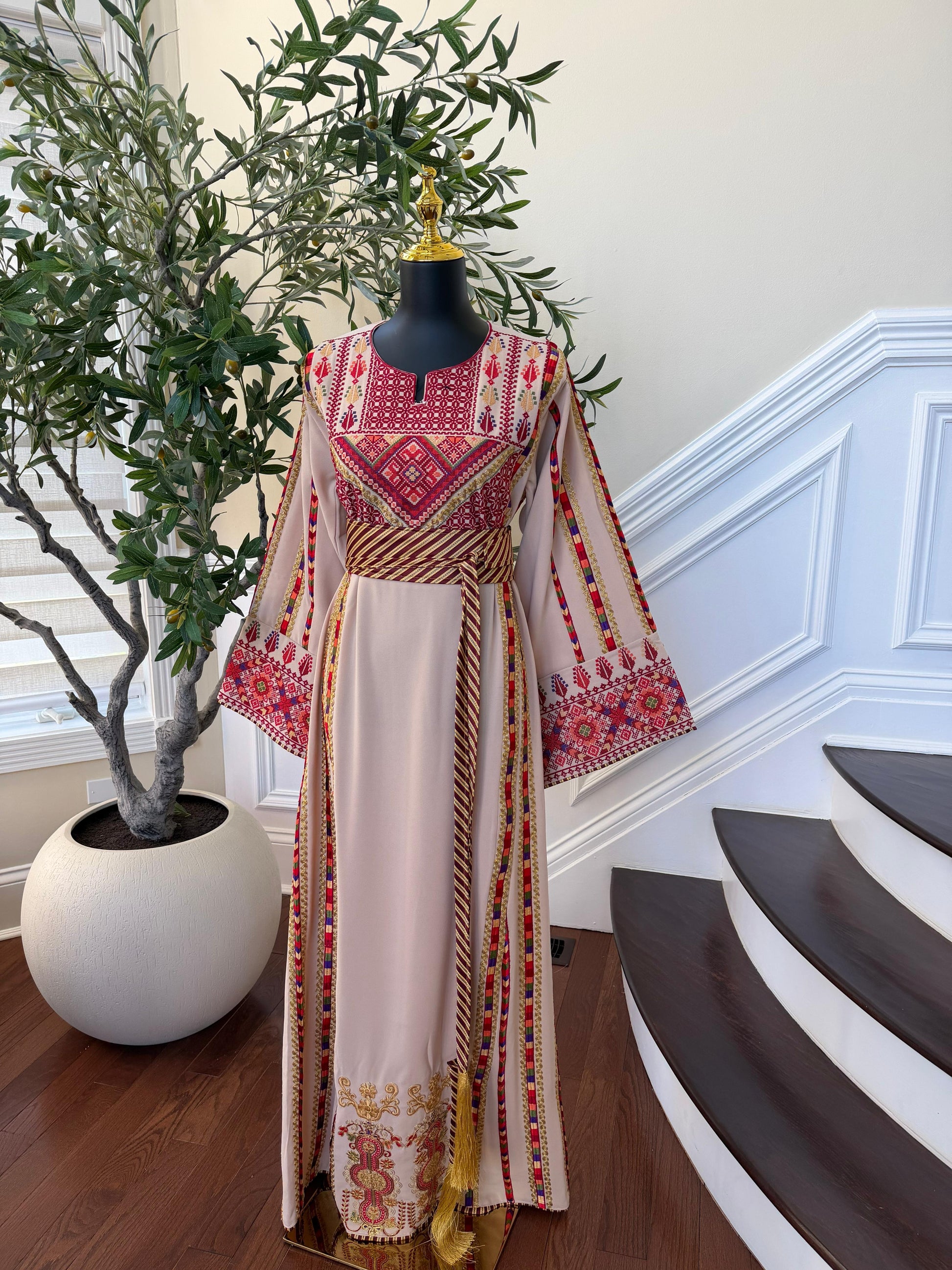 Beige Traditional Elegance Embroidery Thobe