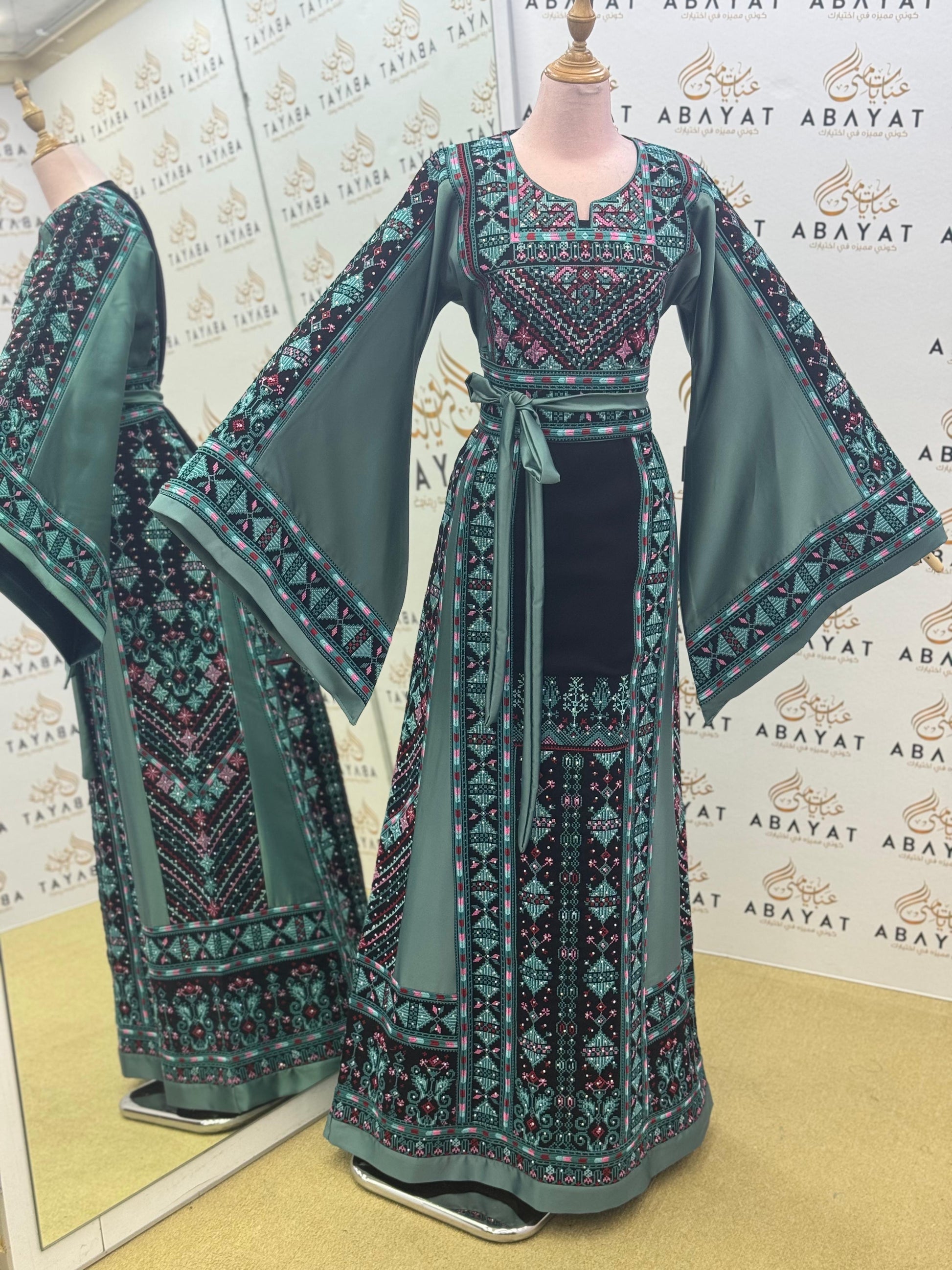 Luxury Palestinian Embroidered Thobe – Deep Green Traditional Design