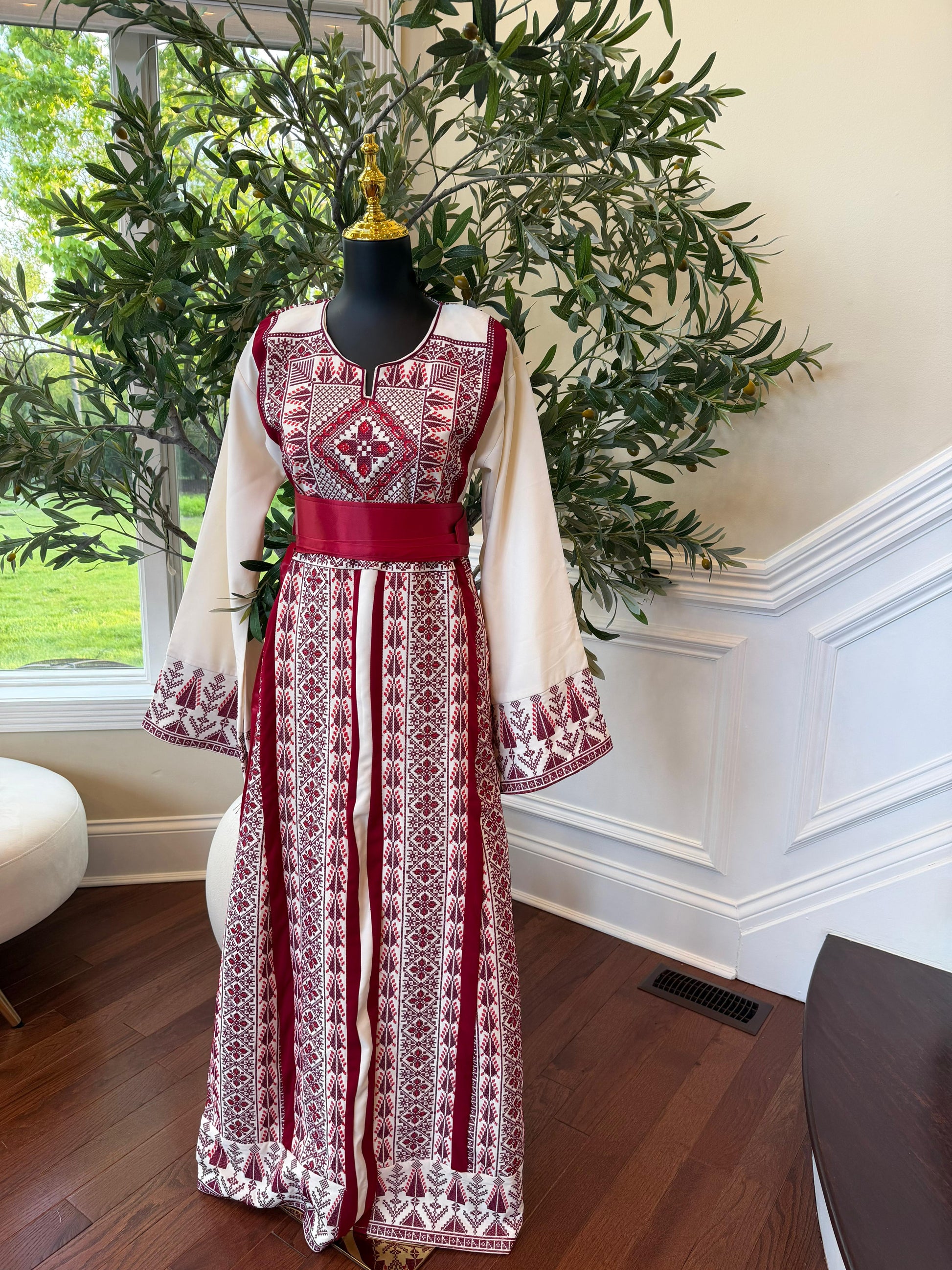 White Traditional Embroidery Red Tatreez Thobe