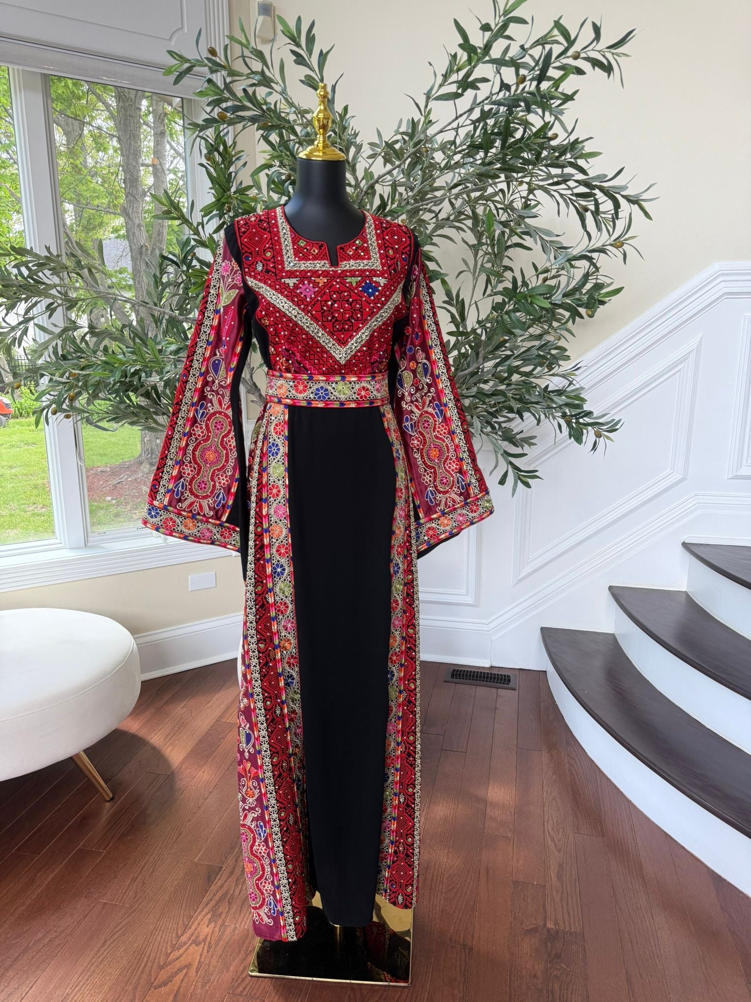 Elegant Black Tatreez Thobe / A