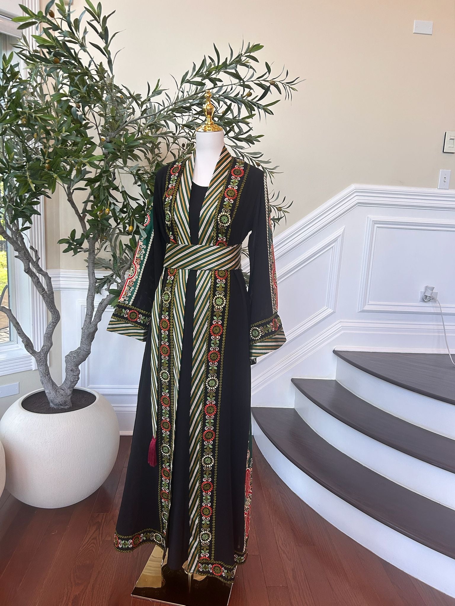 Traditional Green Embroidery Thobe