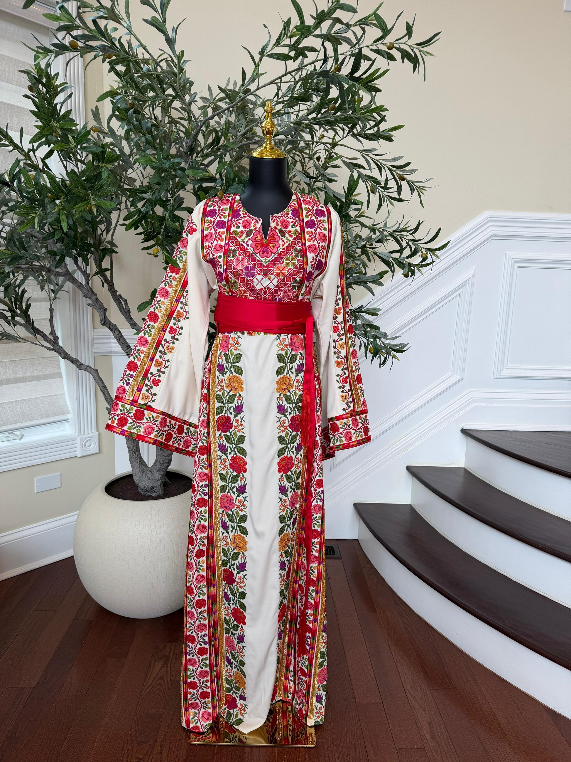 White Floral Embroidery Tatreez Thobe