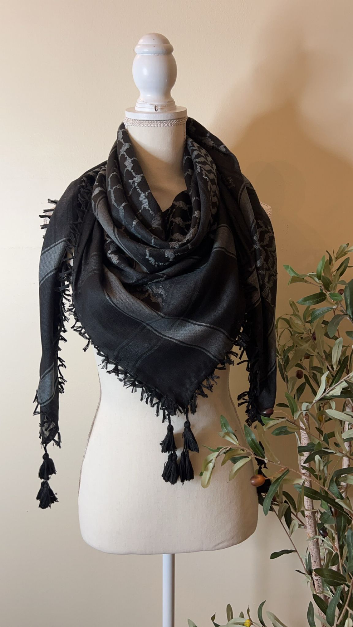 Black and Grey Kuffieya with Grey Tassels