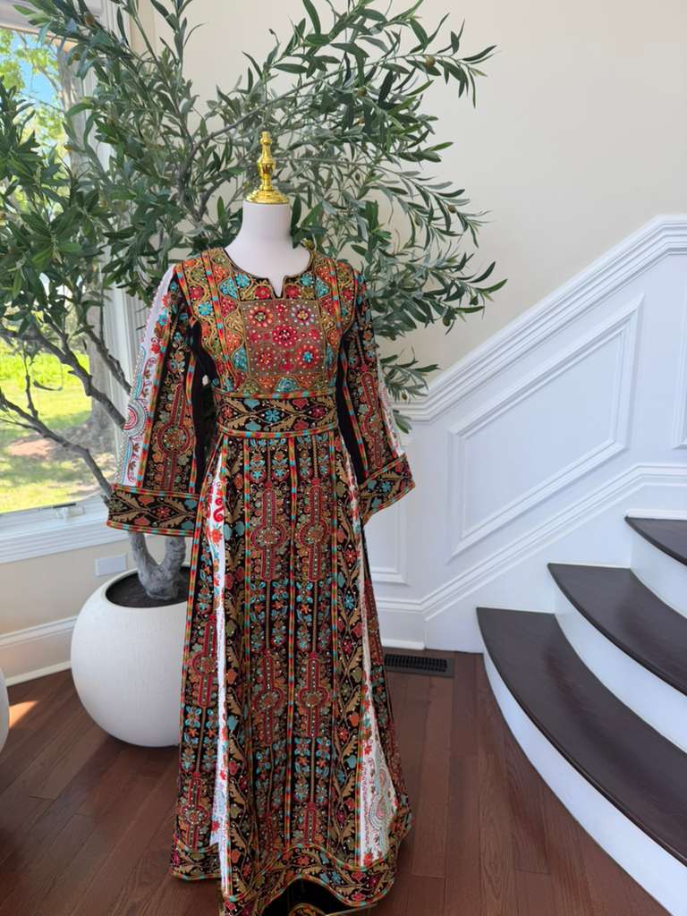 Embroidery Elegance Tatreez Thobe
