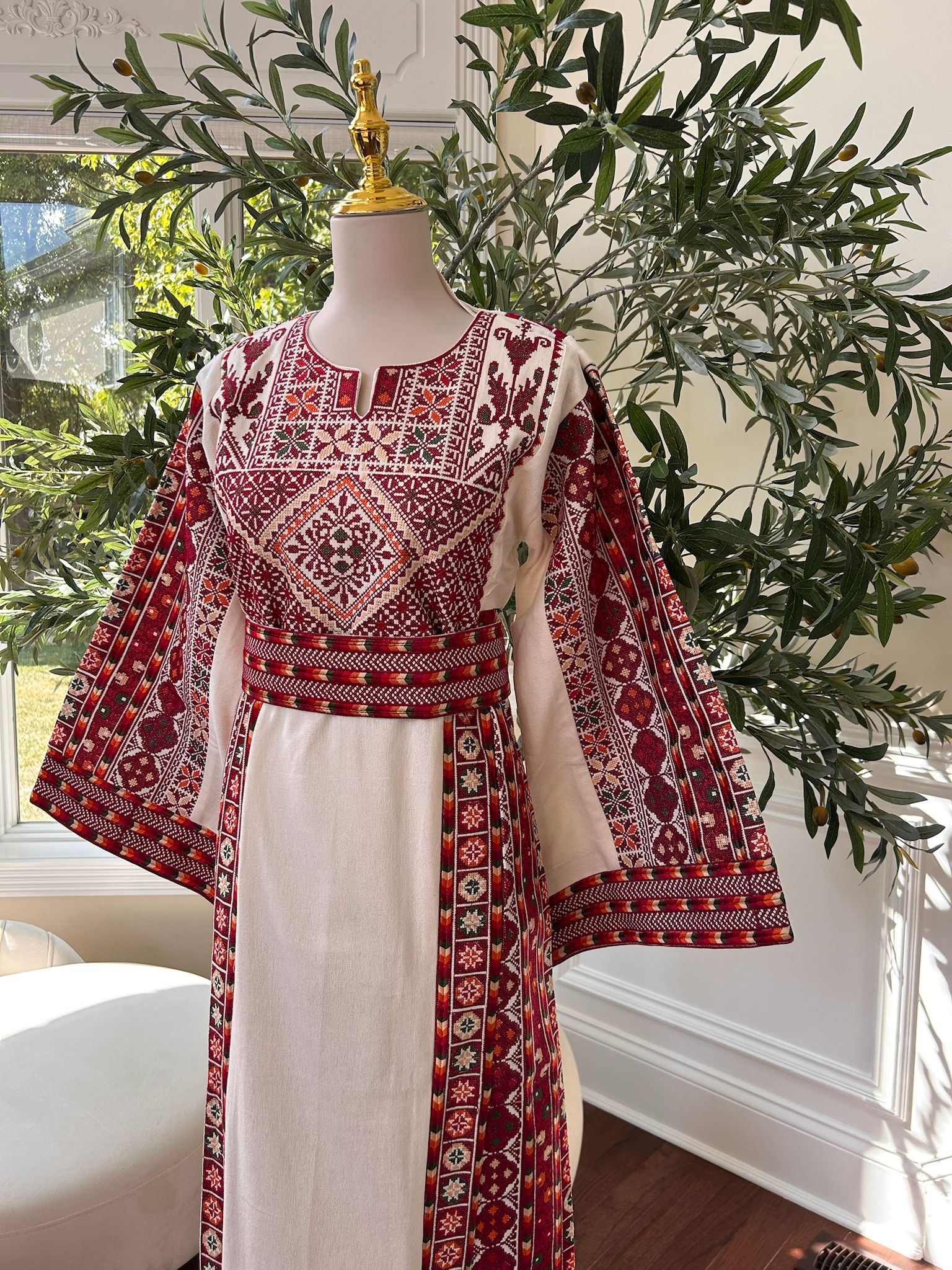 Cream Itamin Tatreez Red Elegance Thobe