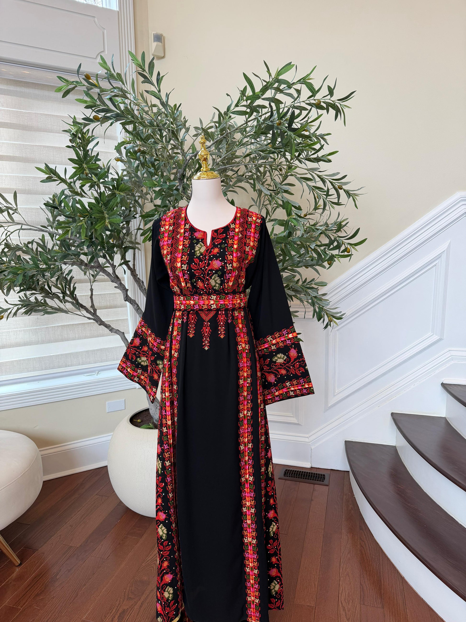 Embroidery Black Tatreez Rose Thobe