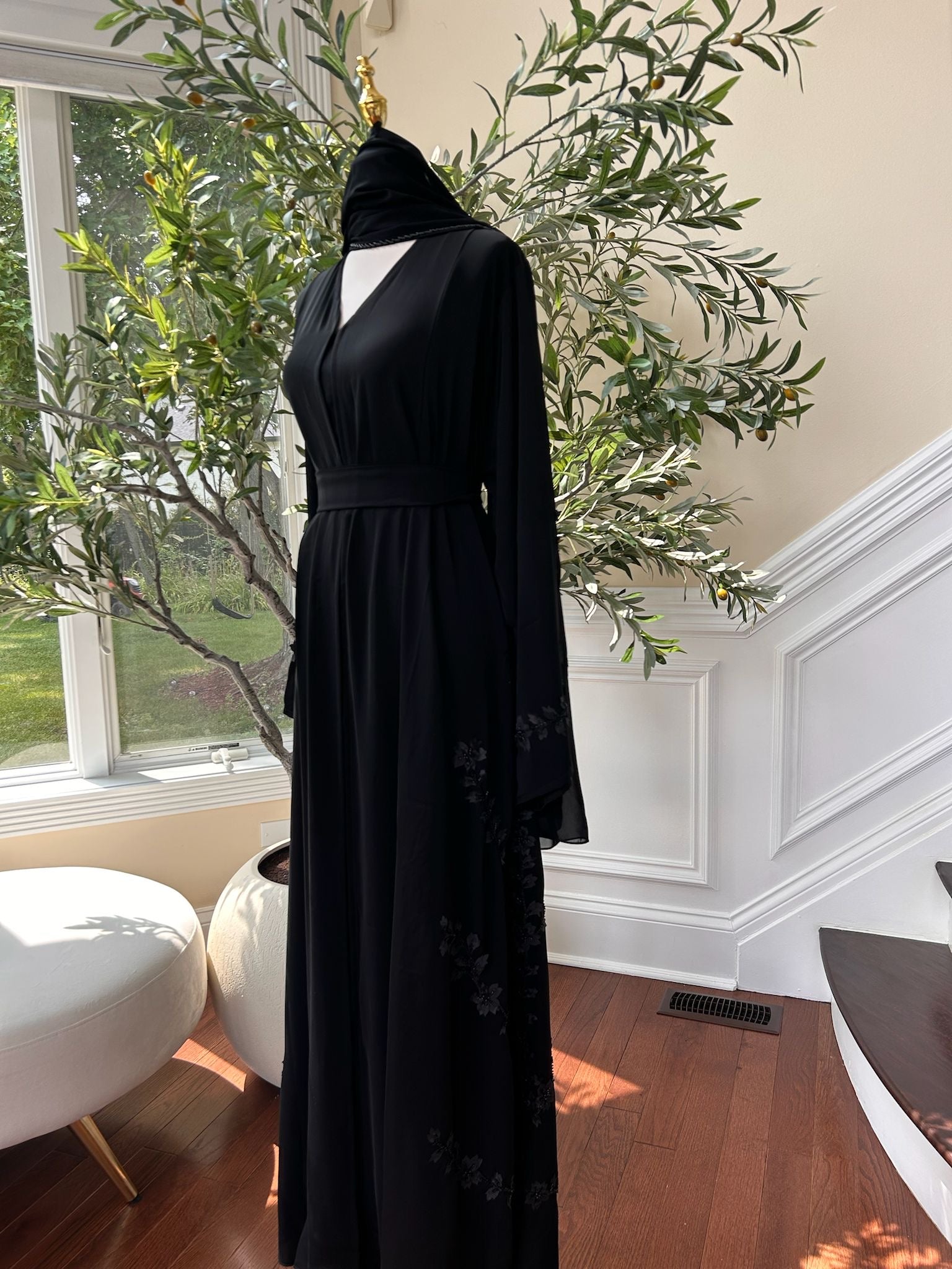 Black Floral Essence Charm Abaya