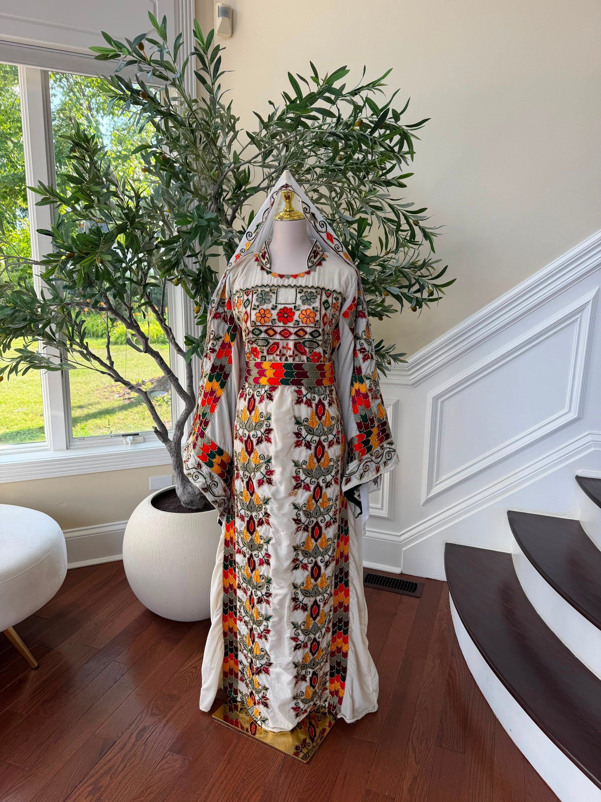 White Beaded Elegance Thobe