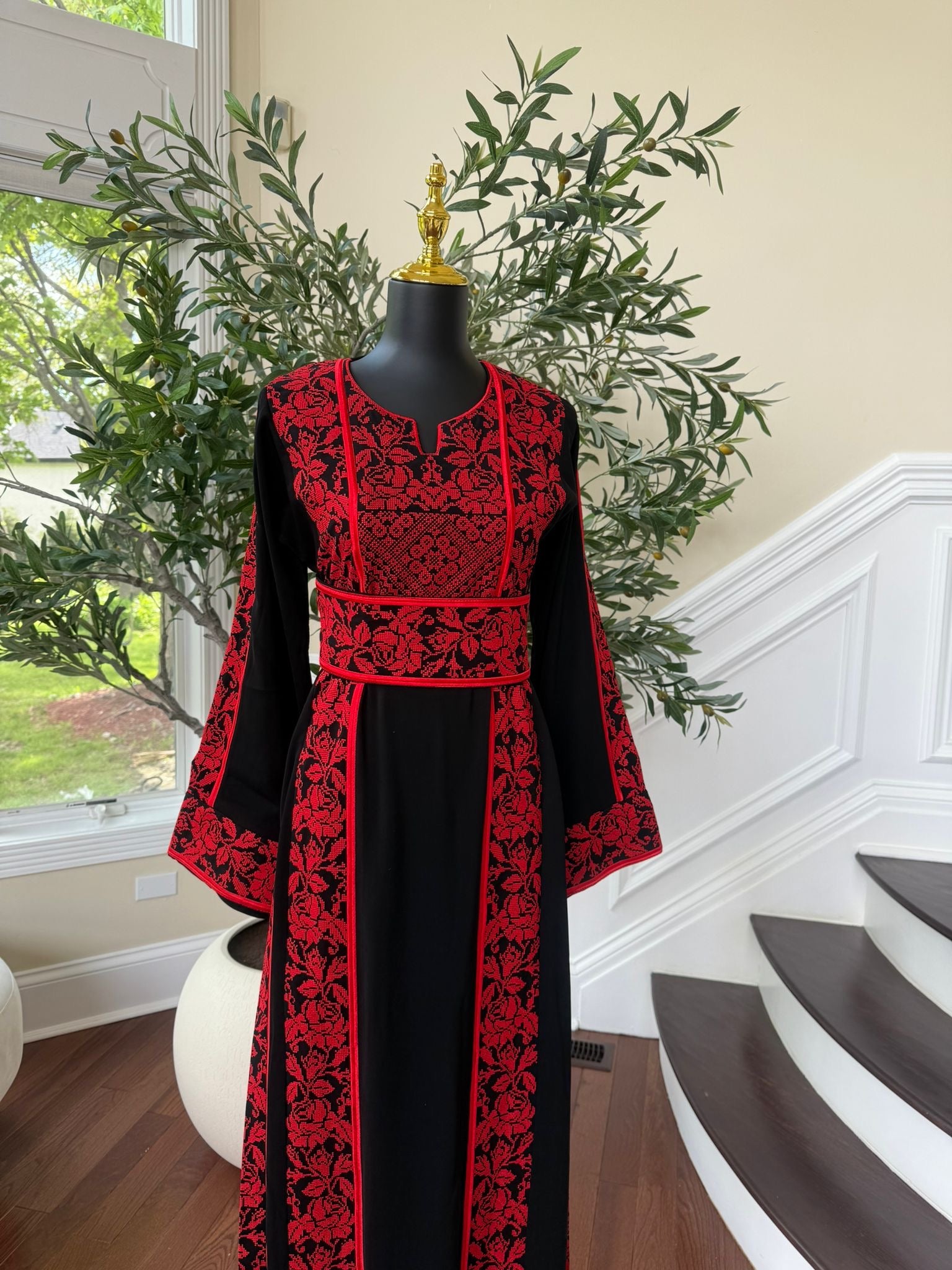 Elegant Red Tatreez Thobe / A