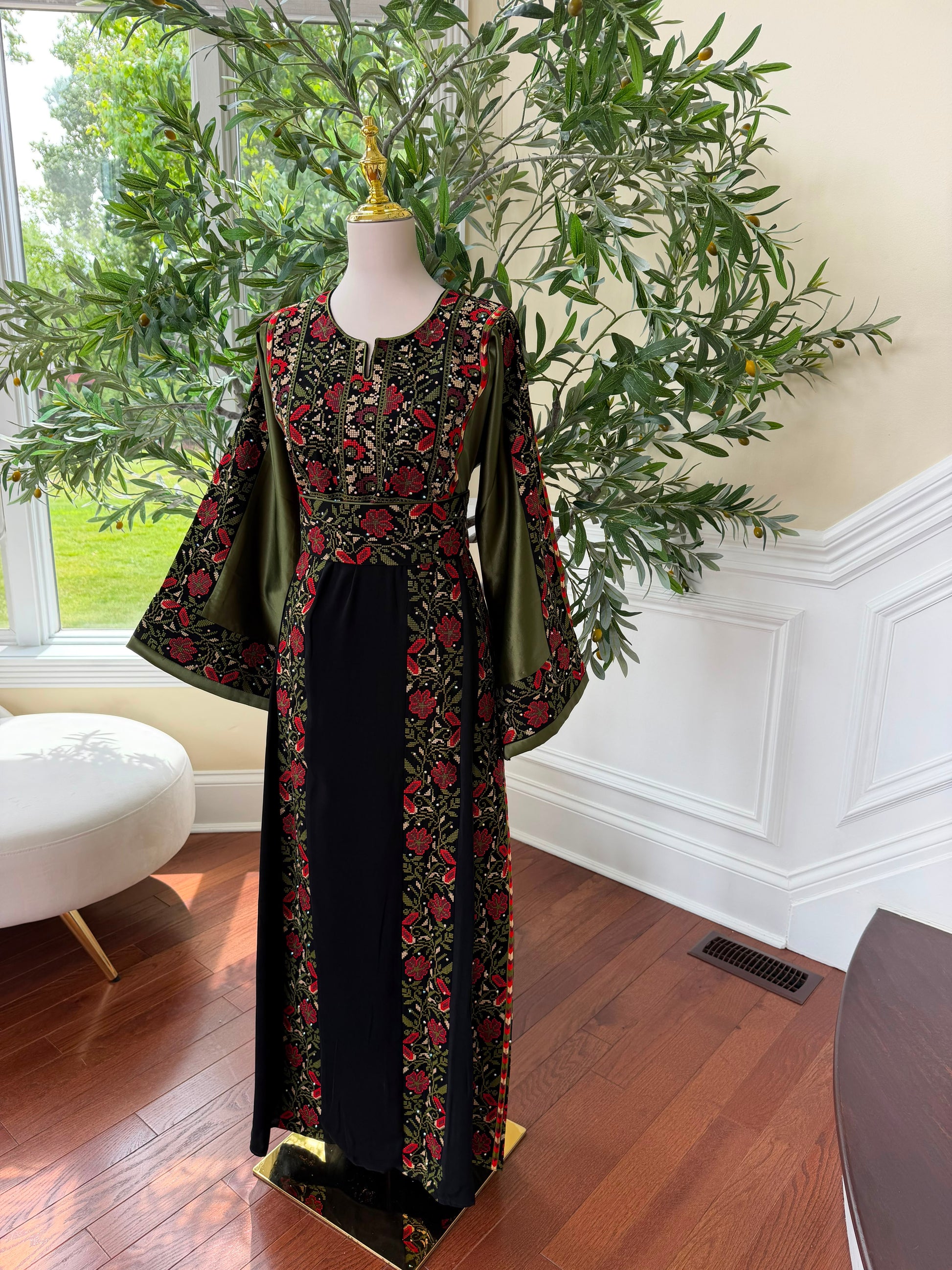 Black Embroidery Tatreez Thobe