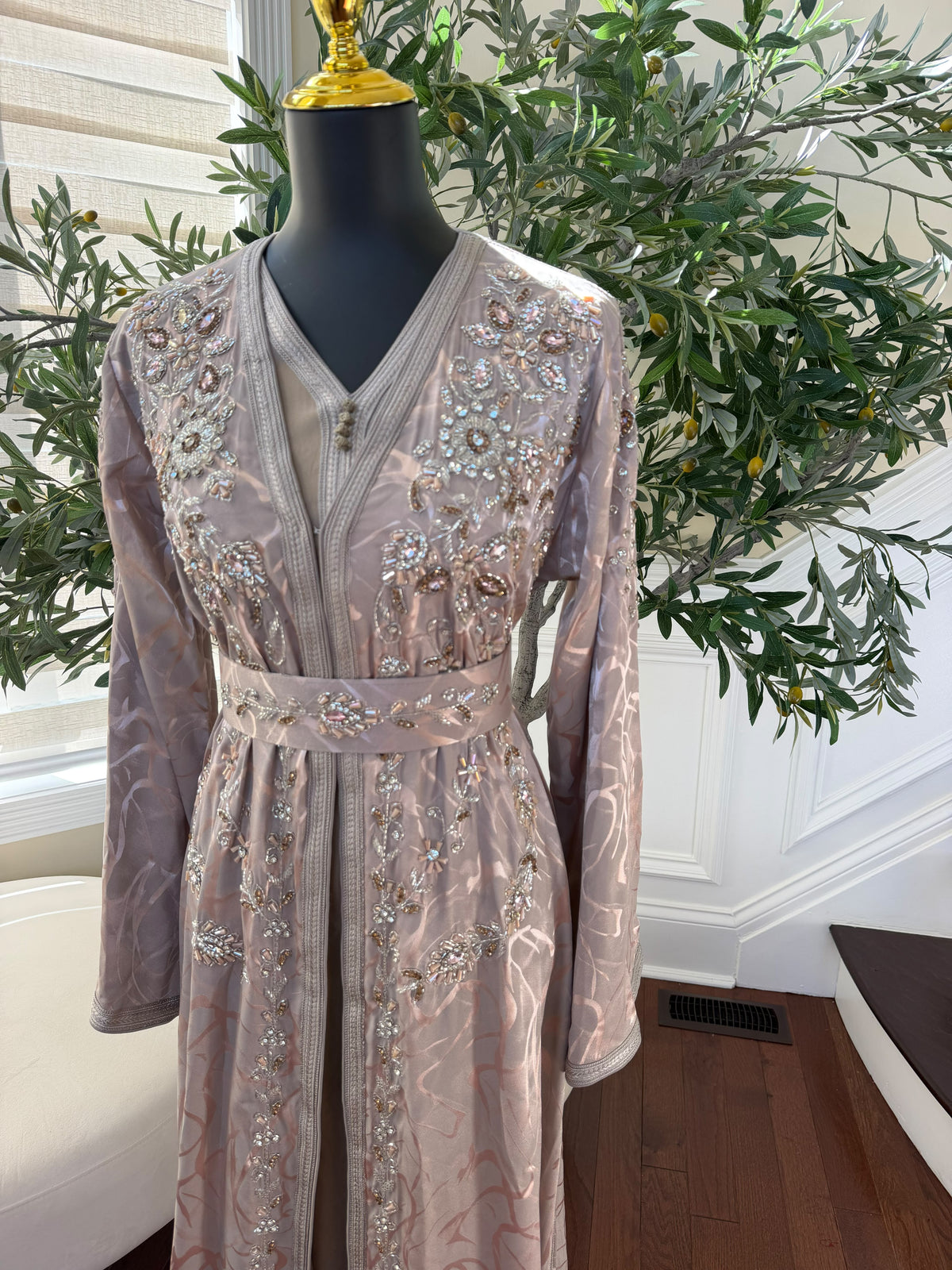 Elegant Mauve Embroidered Kaftan with Silver Beadwork