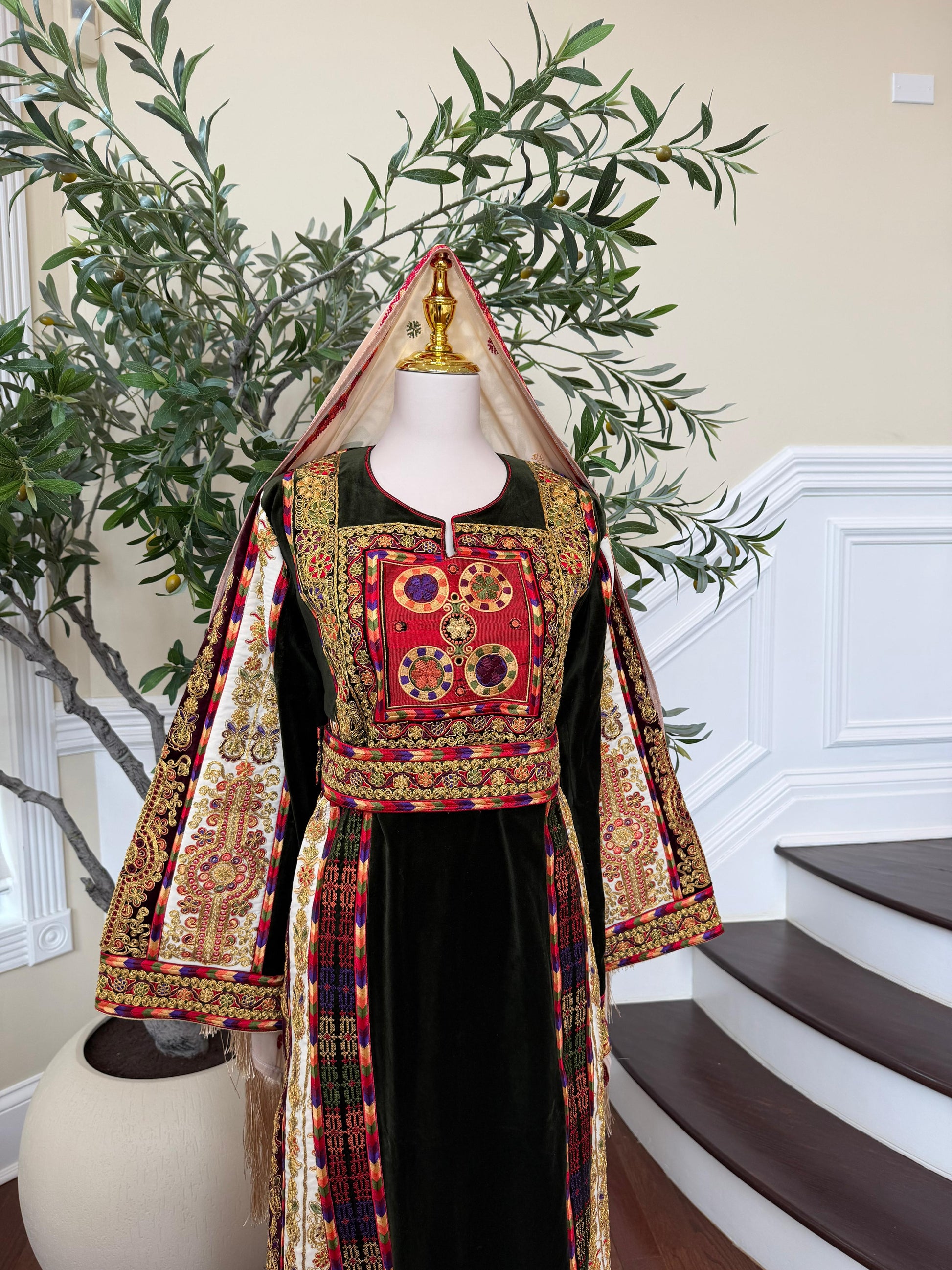 Velvet Green Embroidery Tatreez Thobe