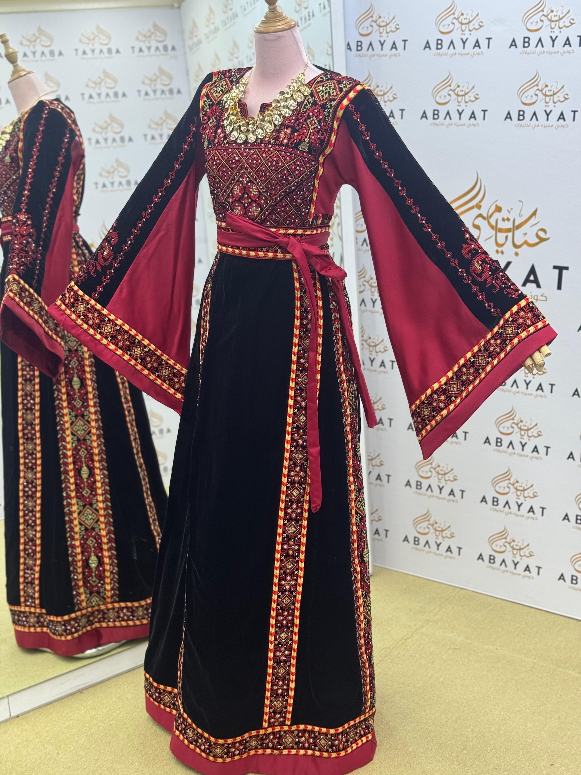 Luxury Black Velvet Thobe – Burgundy Sleeves & Gold Tatreez Design