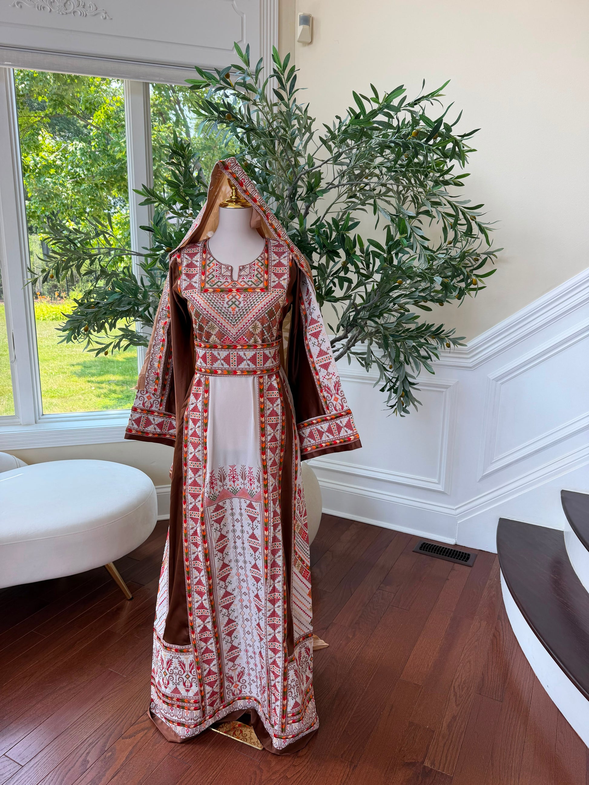 Traditional Elegance Embroidery Thobe