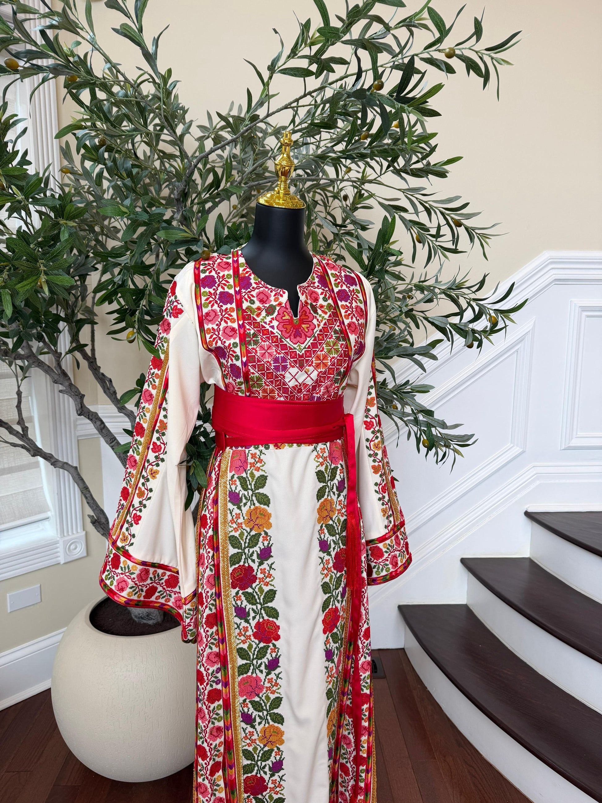 White Floral Embroidery Tatreez Thobe