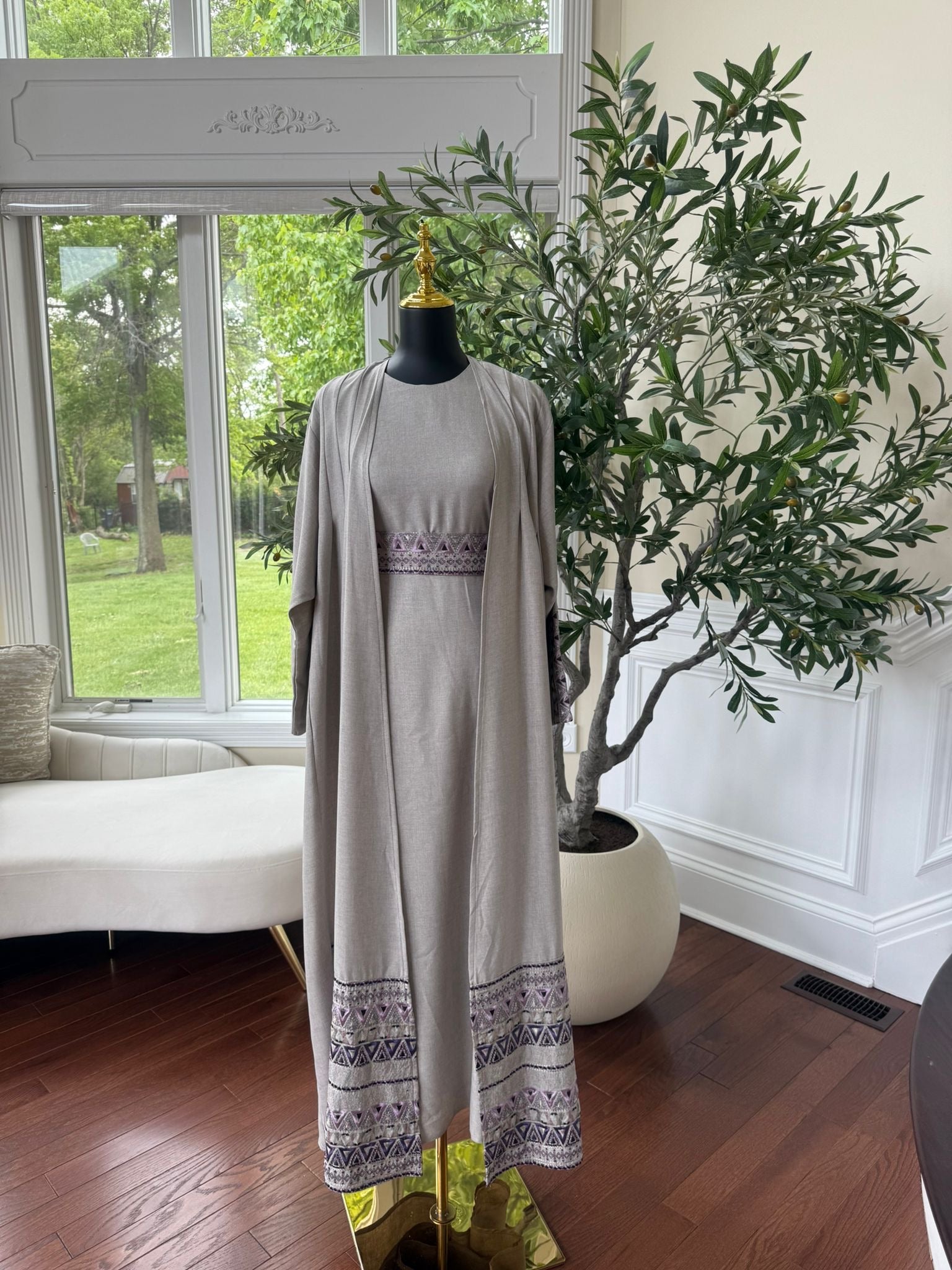 Elegant Grey Tatreez Cardigan Abaya