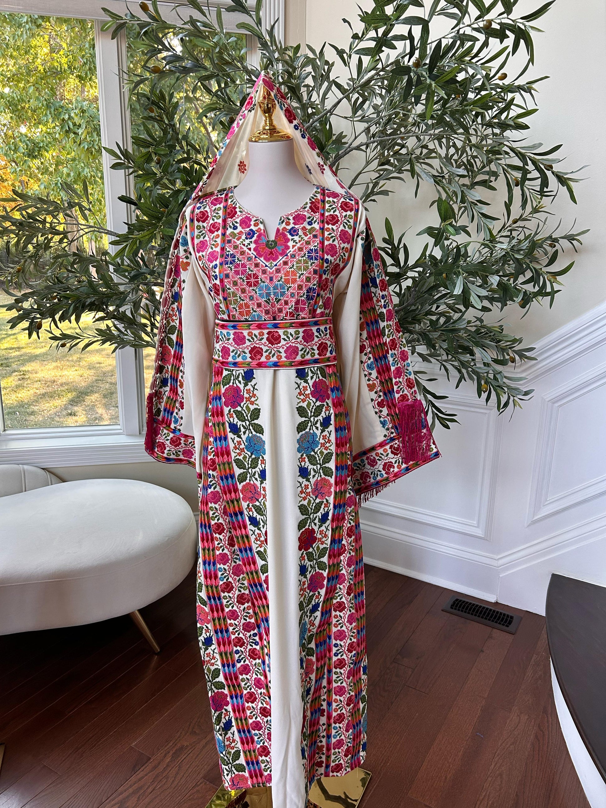 Cream Floral Embroidery Tatreez Thobe