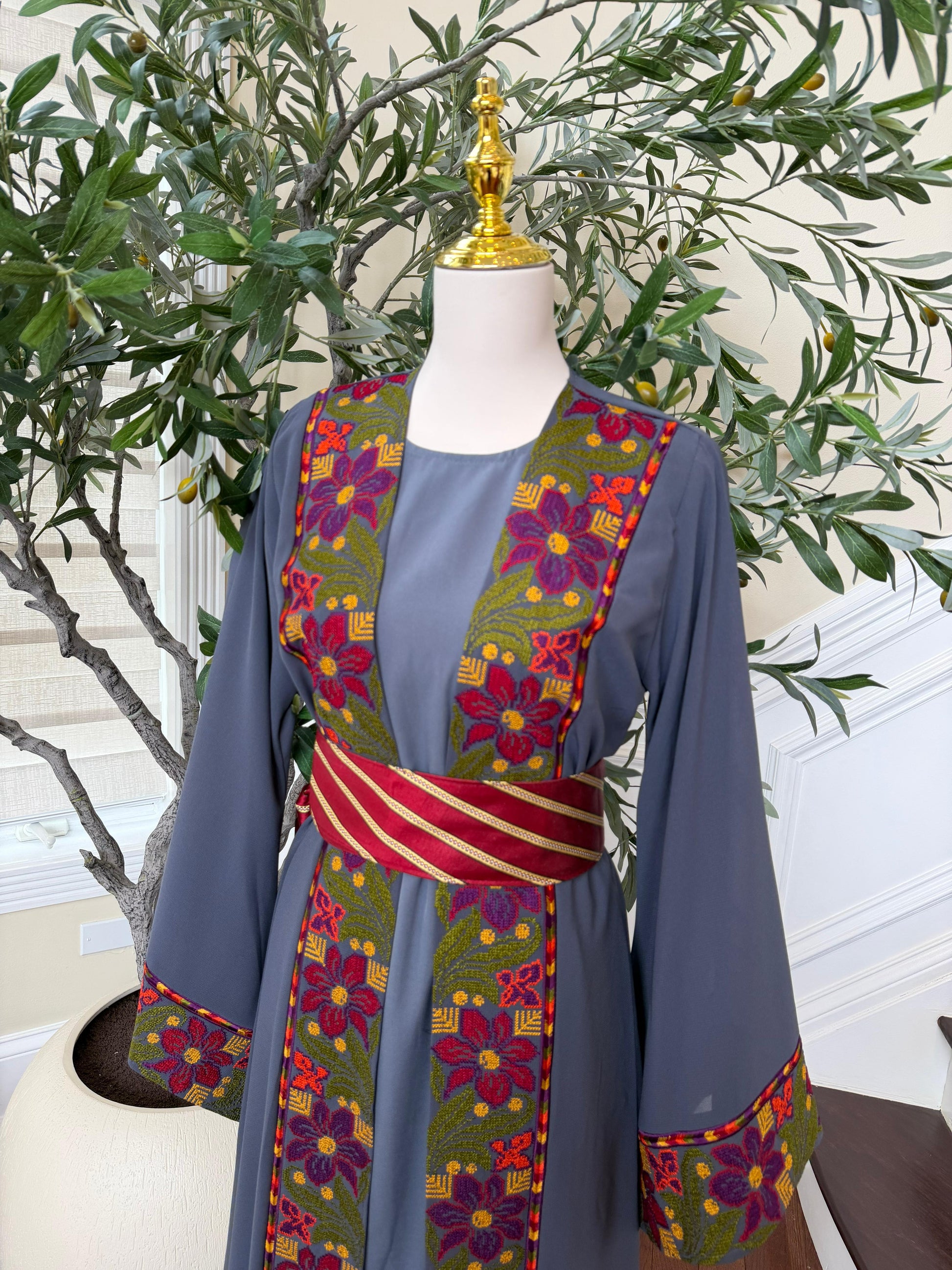 Grey Embroidery Floral Tatreez Thobe