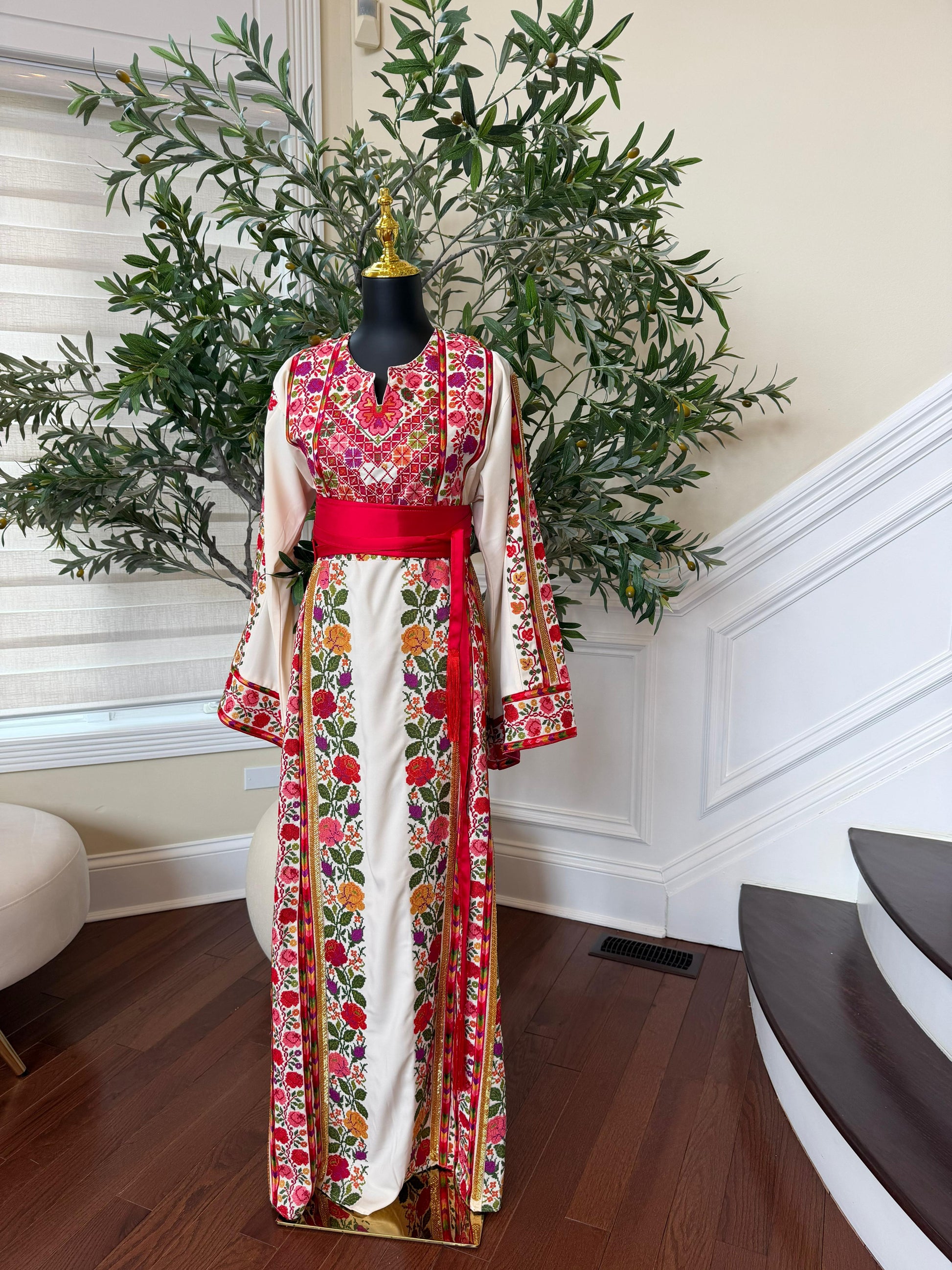 White Floral Embroidery Tatreez Thobe