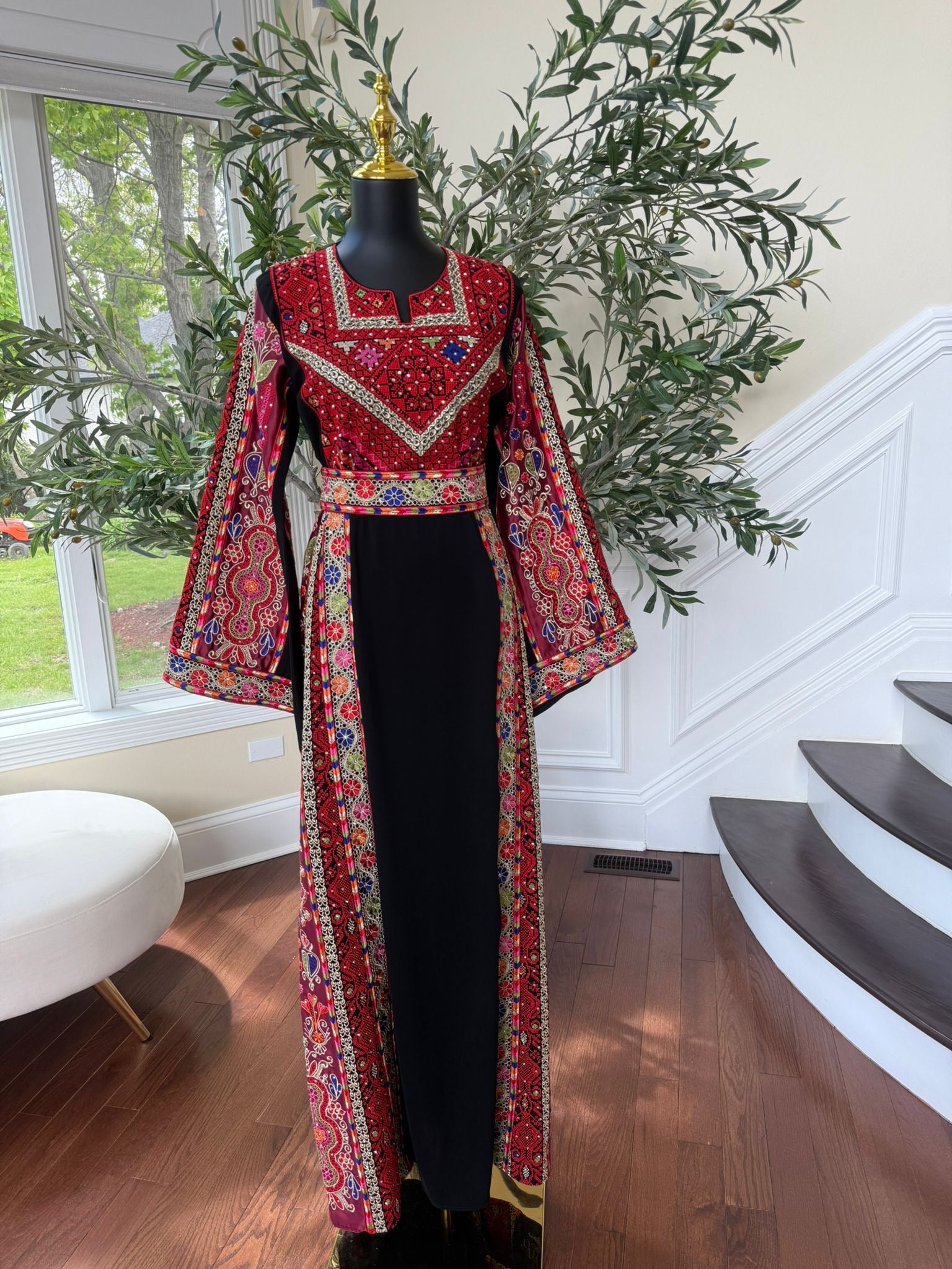 Elegant Black Tatreez Thobe / A