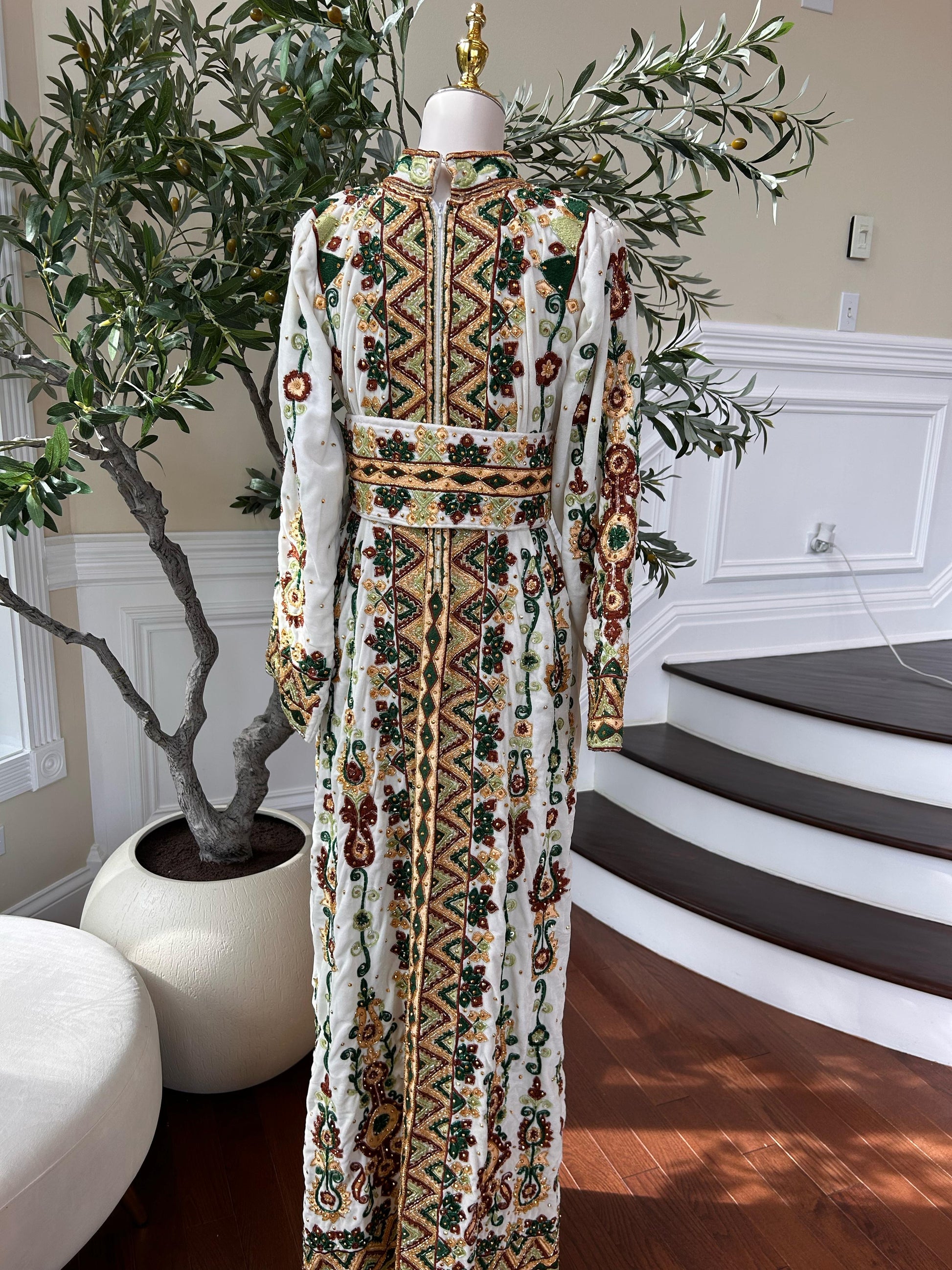 Royal Ivory White Embroidered & Stone Work Velvet Thobe