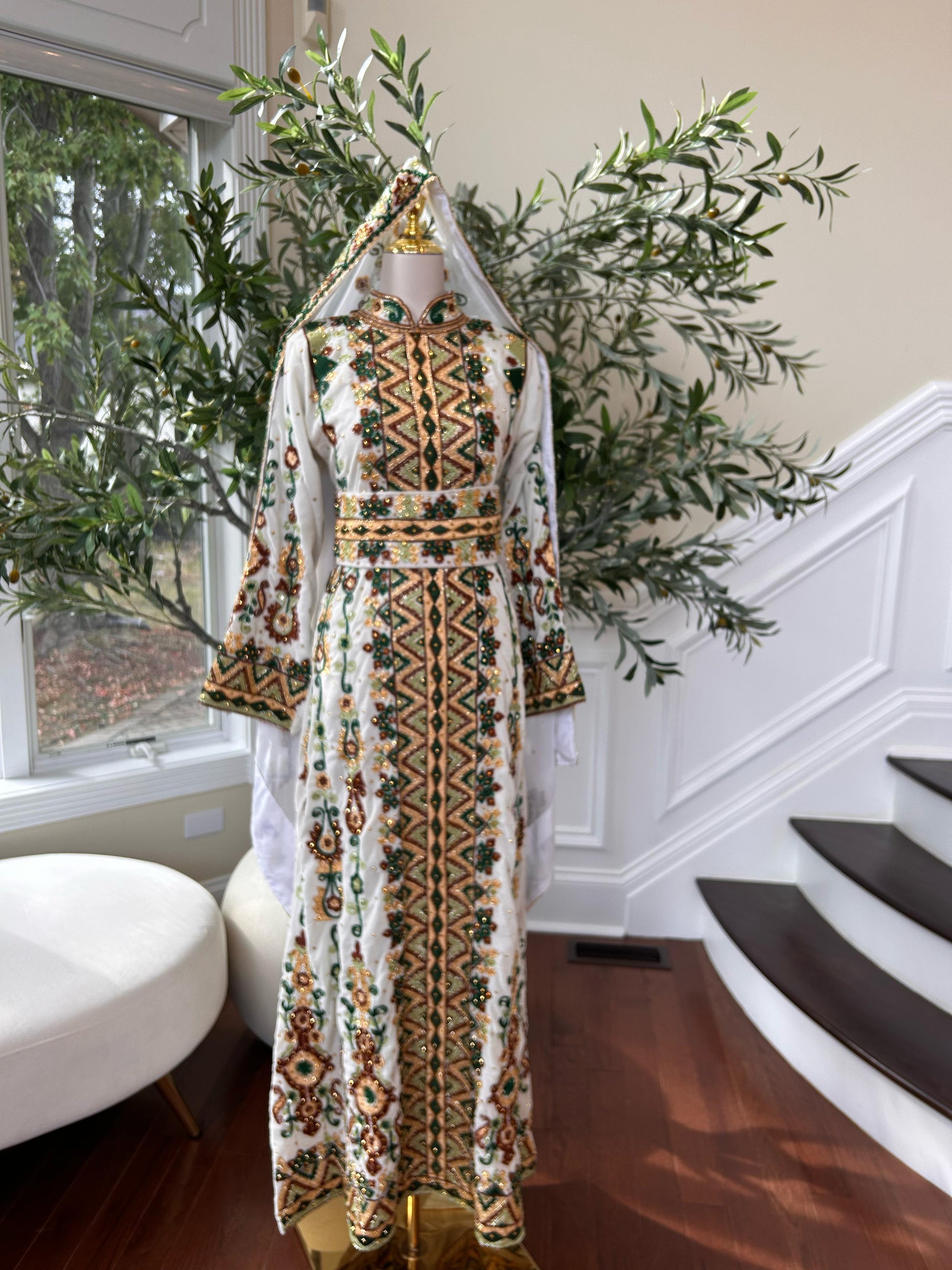 Royal Ivory White Embroidered & Stone Work Velvet Thobe