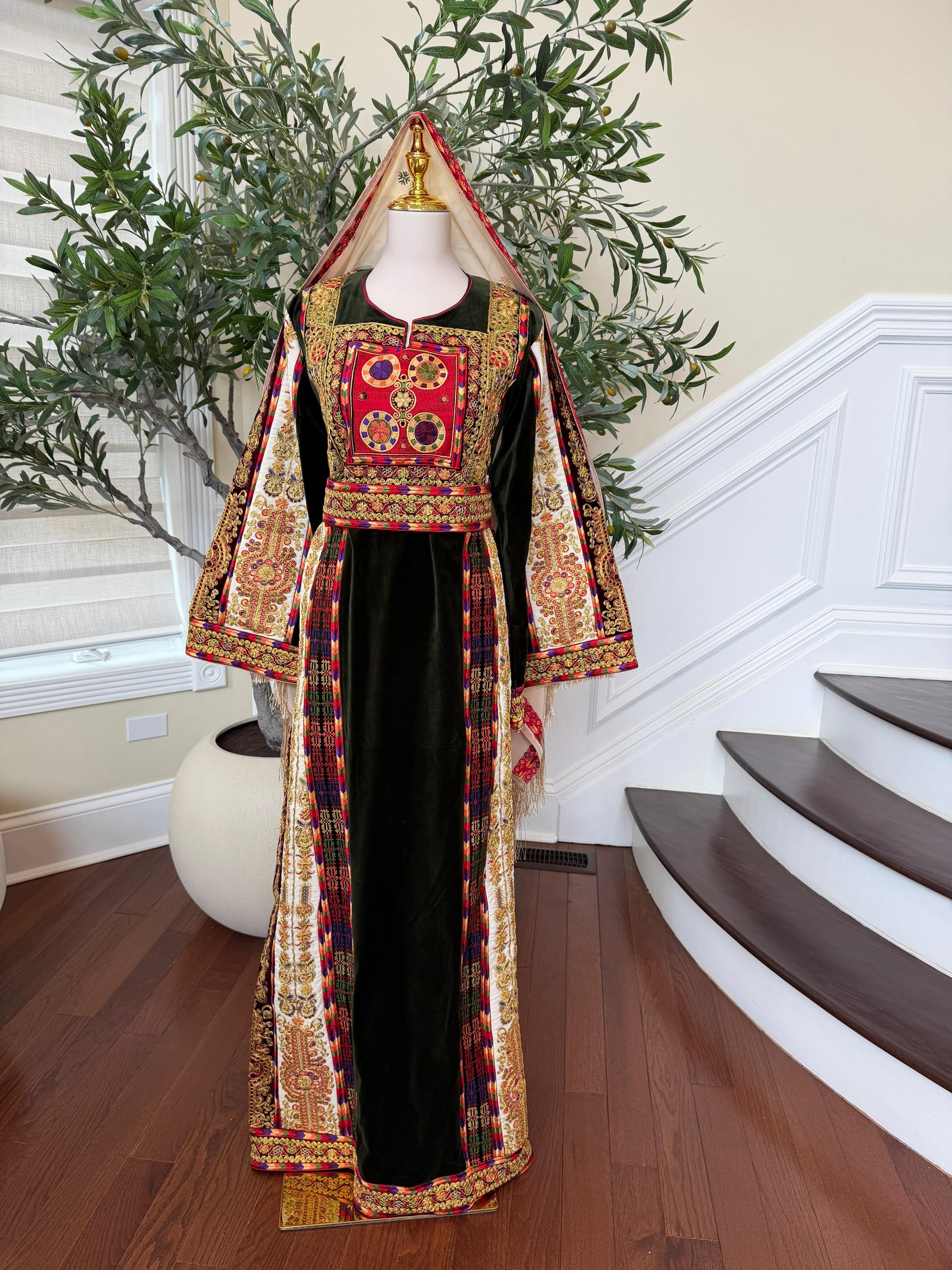 Velvet Green Embroidery Tatreez Thobe